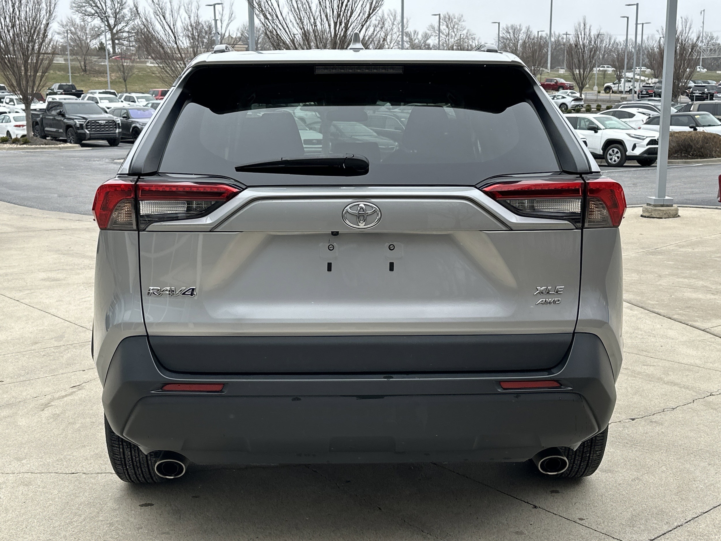 2022 Toyota RAV4 XLE photo 4