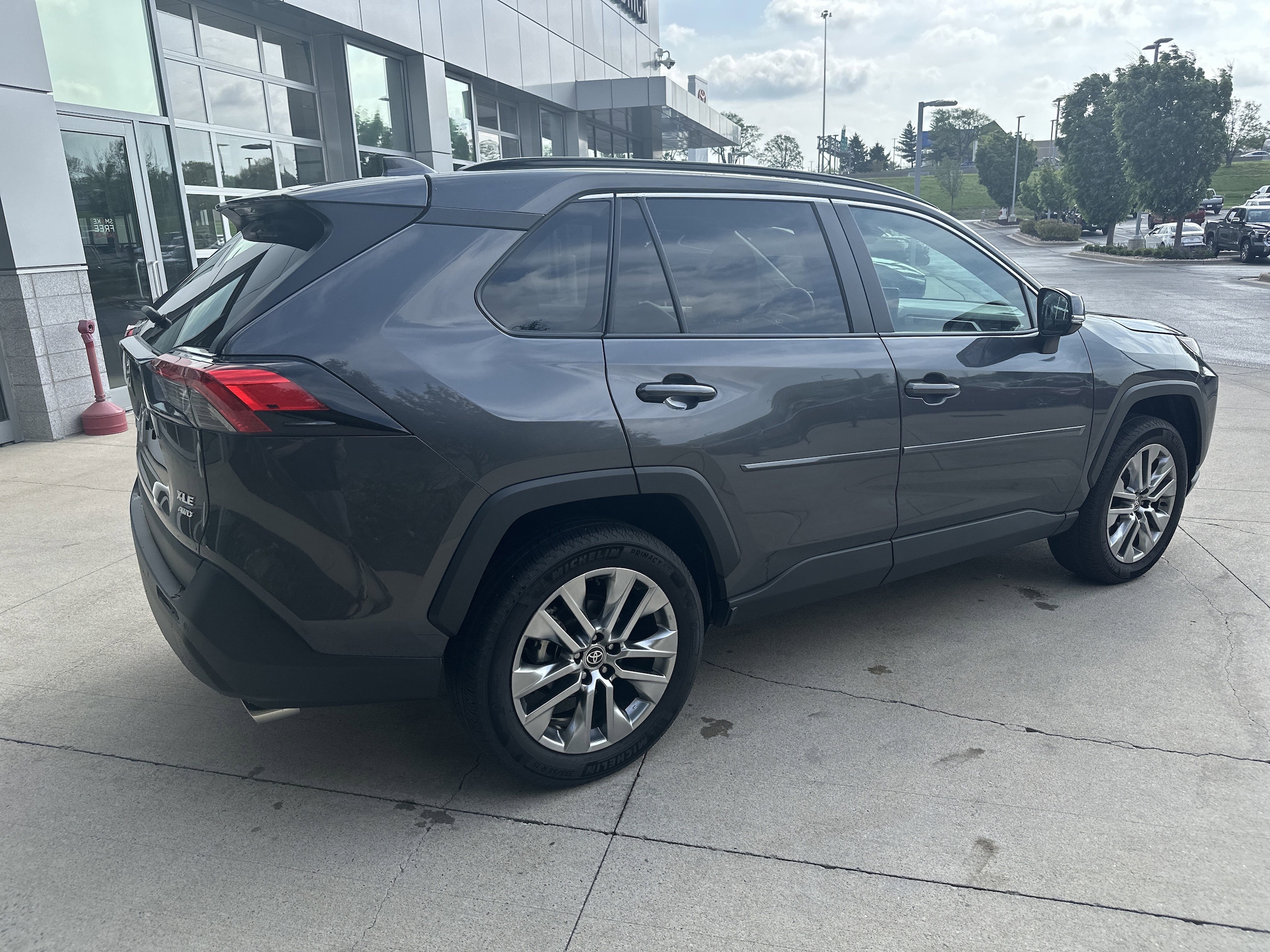 2024 Toyota RAV4 XLE Premium photo 4