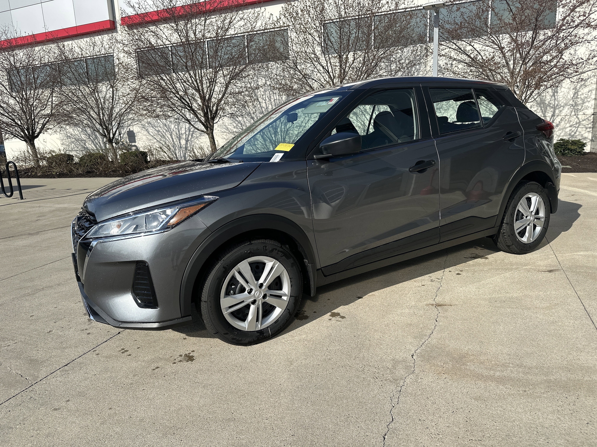 2025 Nissan Kicks Play S photo 2