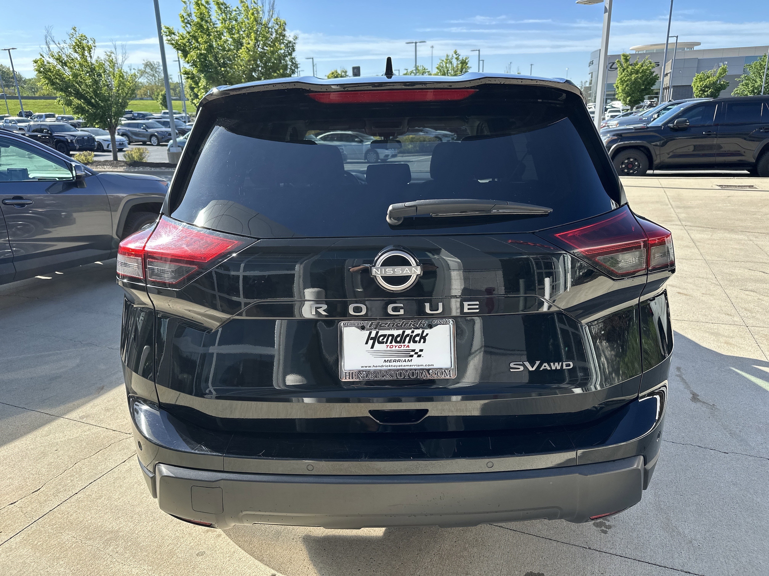 2024 Nissan Rogue SV photo 3