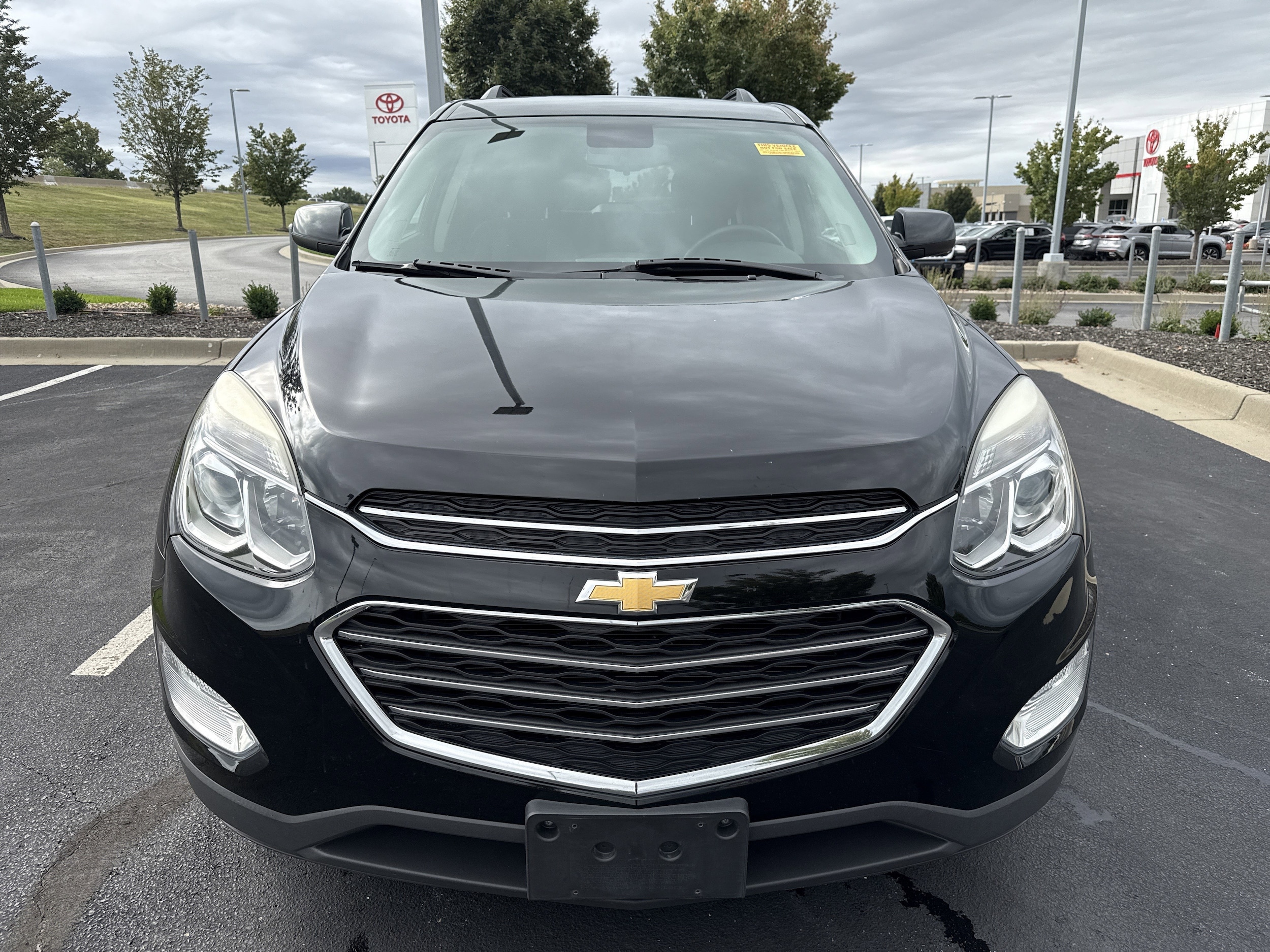 2016 Chevrolet Equinox LT photo 2