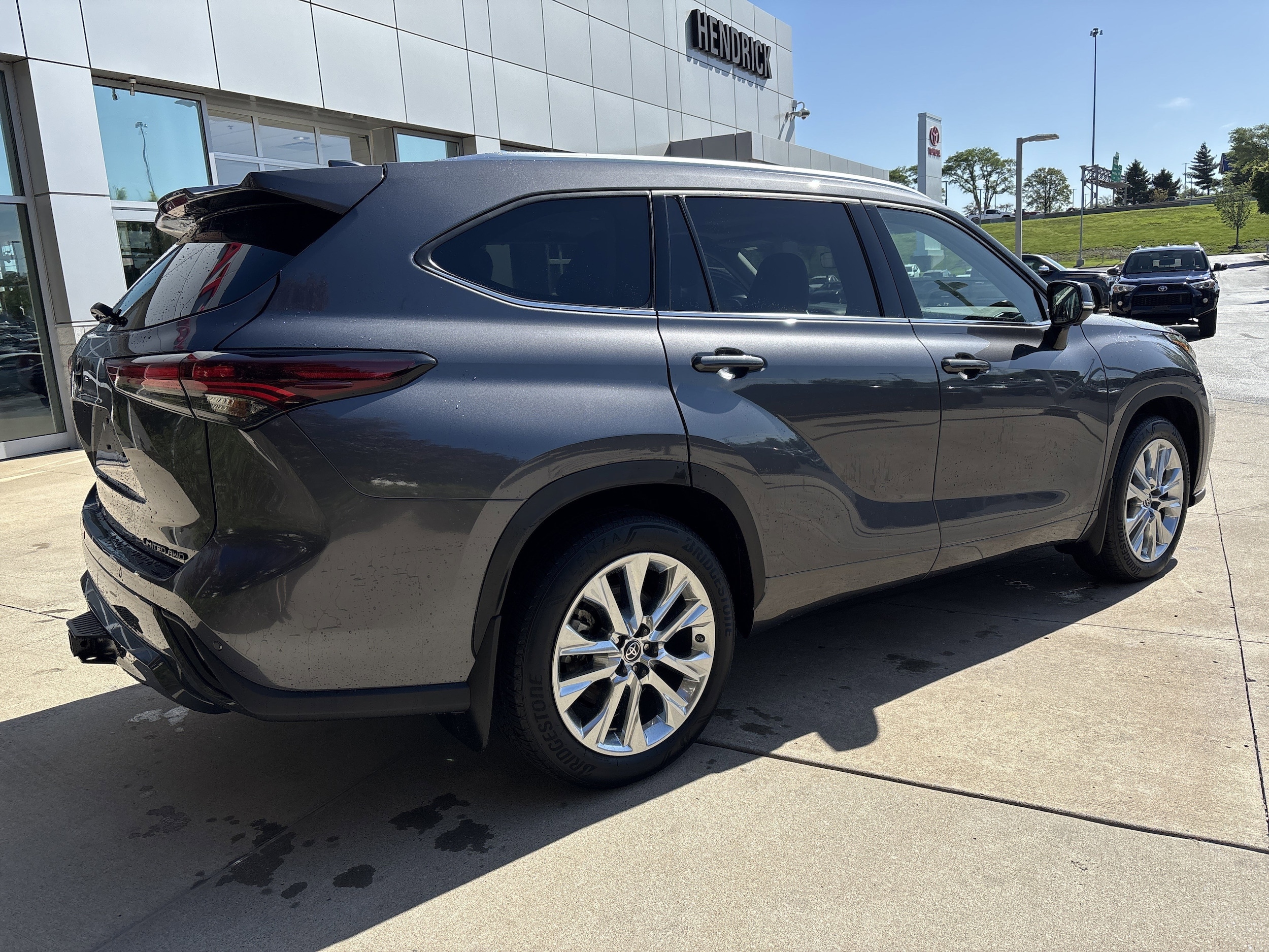 2024 Toyota Highlander Limited photo 4