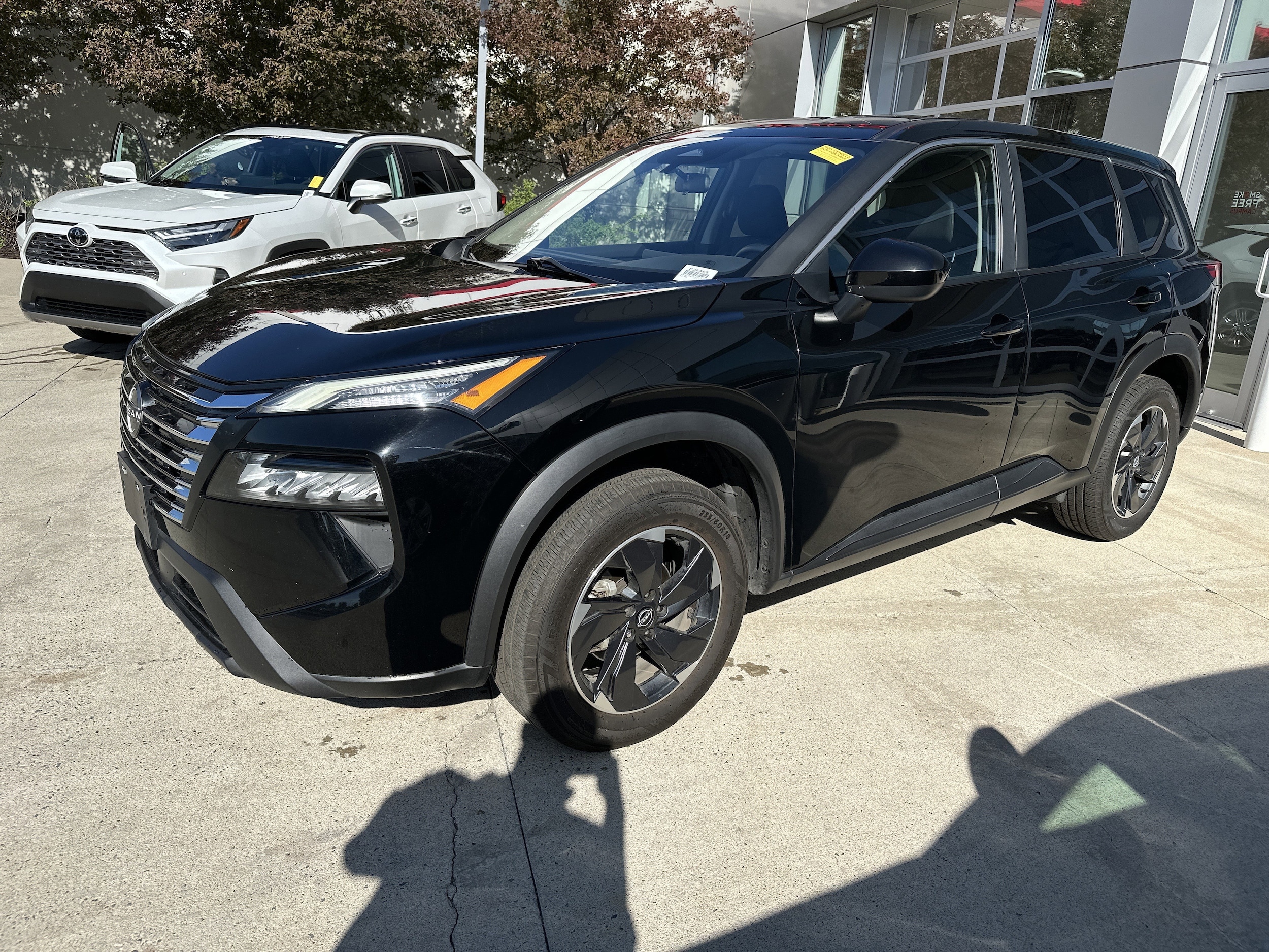 2024 Nissan Rogue SV photo 2