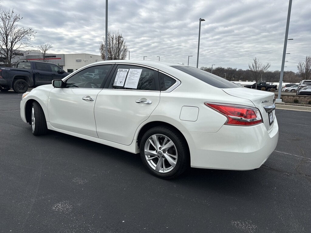 Used 2013 Nissan Altima 2.5 SV Sedan