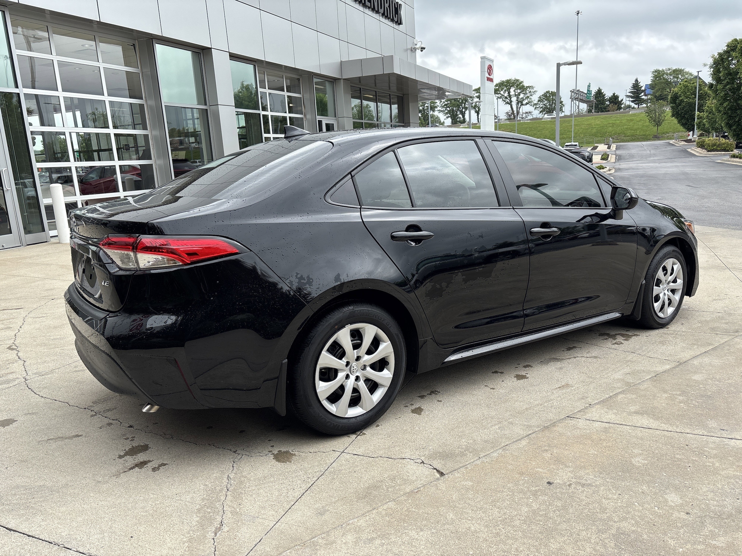 2025 Toyota Corolla LE photo 4