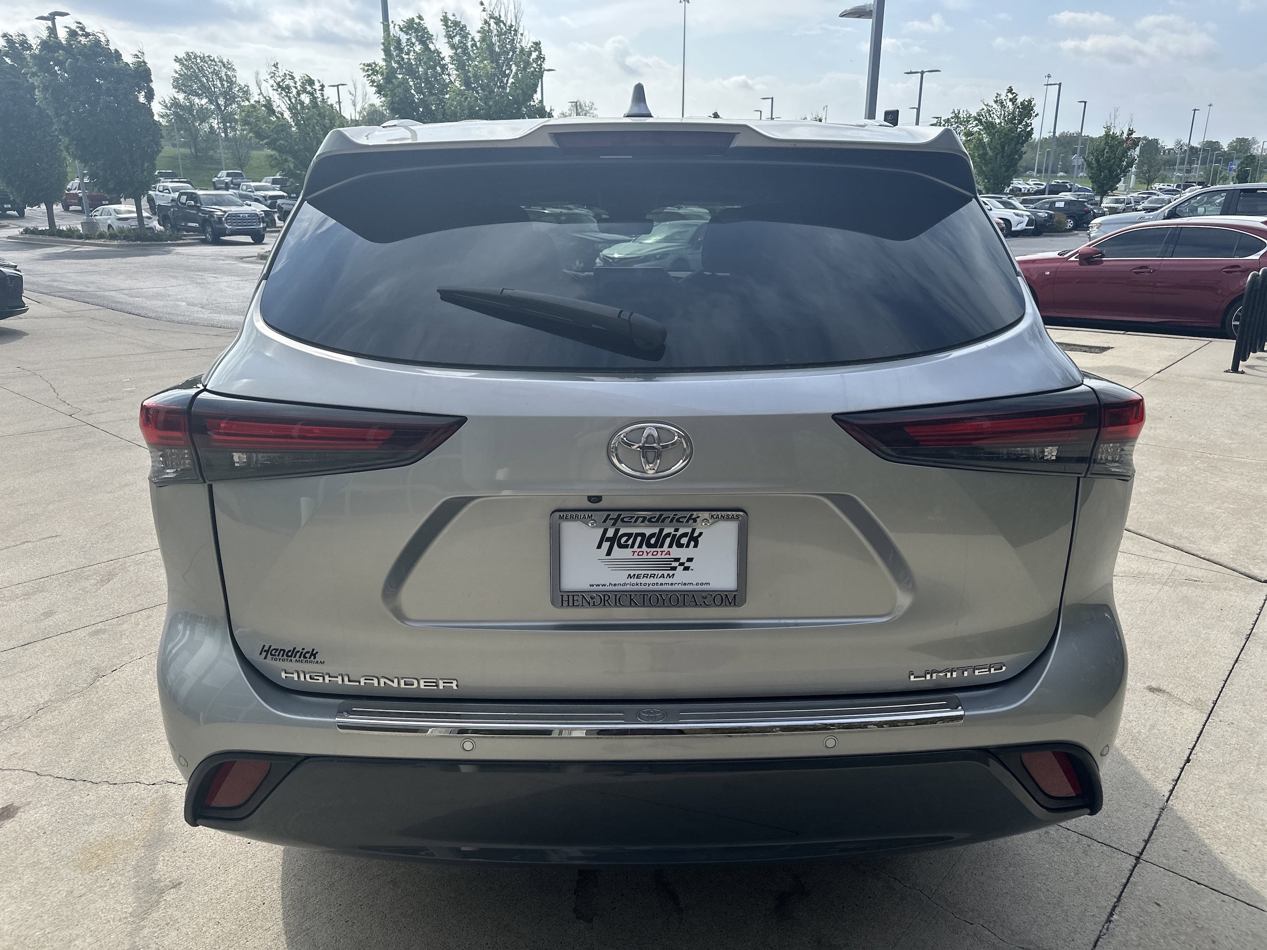 2024 Toyota Highlander Limited photo 6