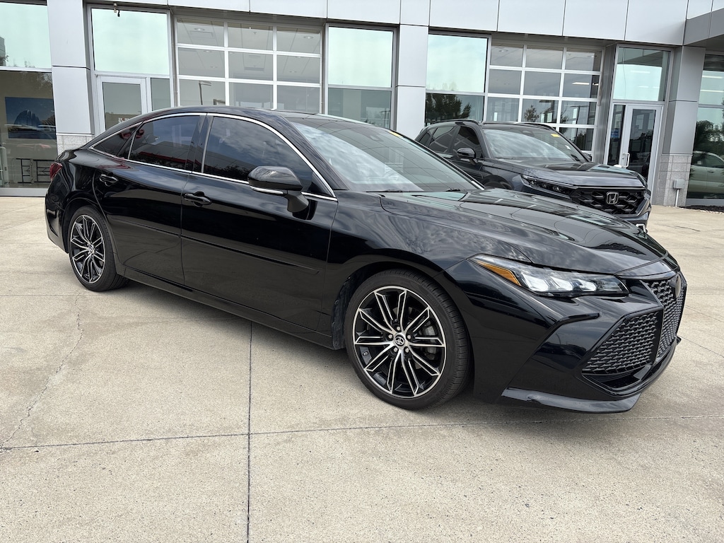 Used 2019 Toyota Avalon XSE Sedan