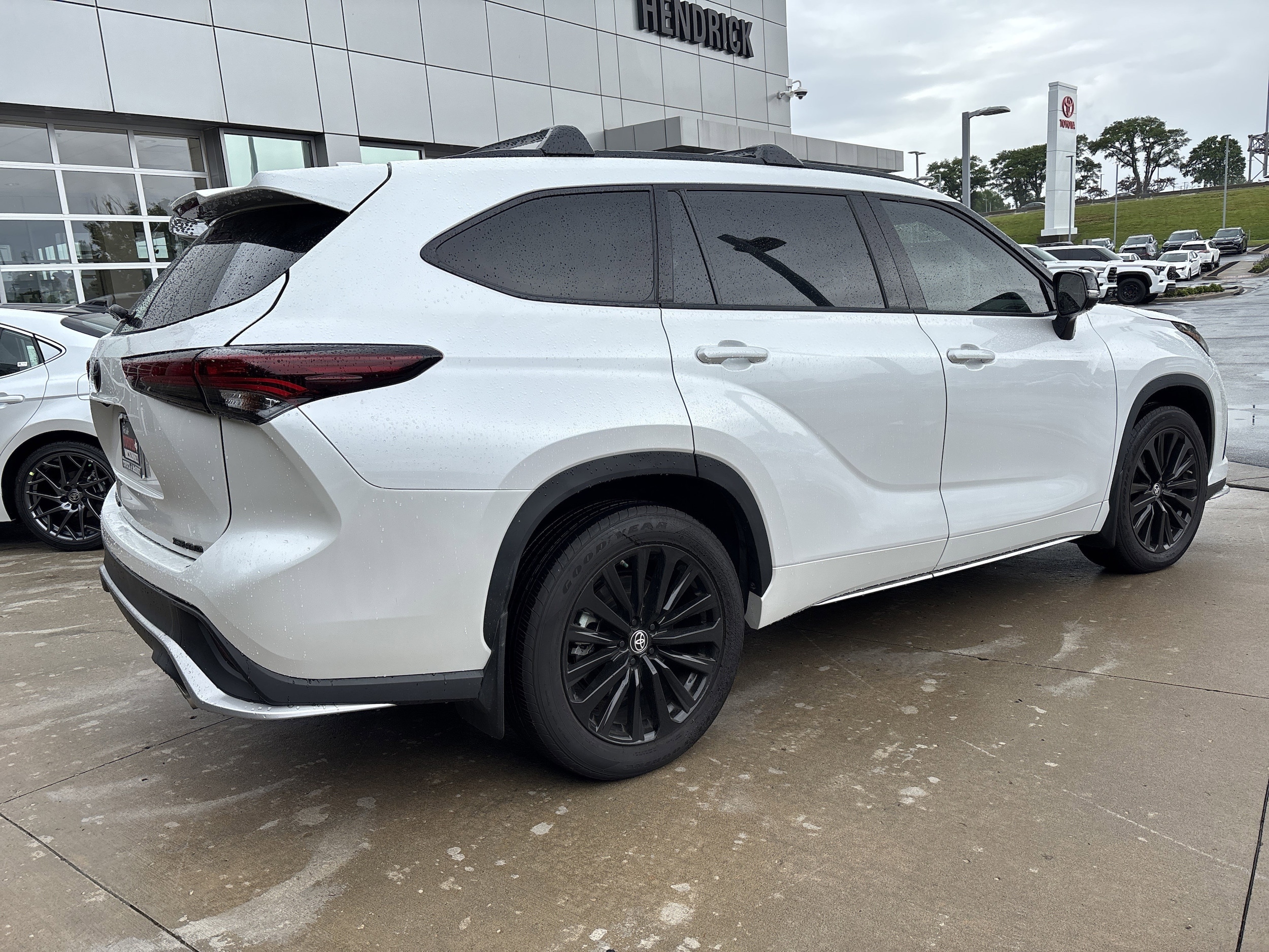 2025 Toyota Highlander XSE photo 5