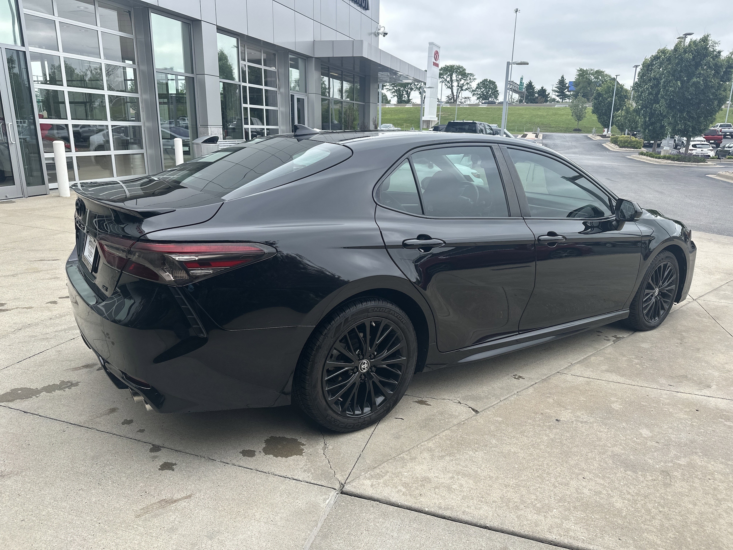 2019 Toyota Camry SE photo 4