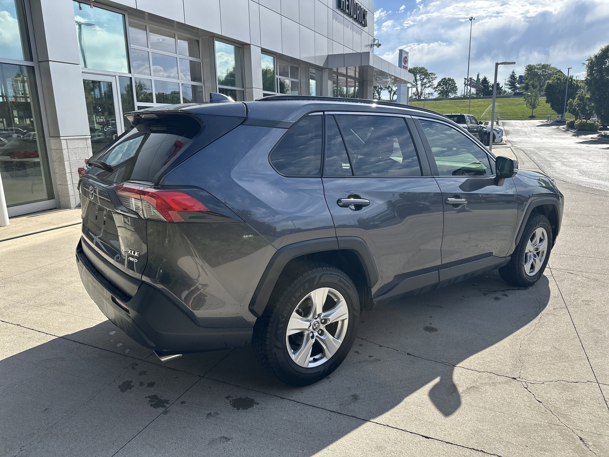 2020 Toyota RAV4 XLE photo 5