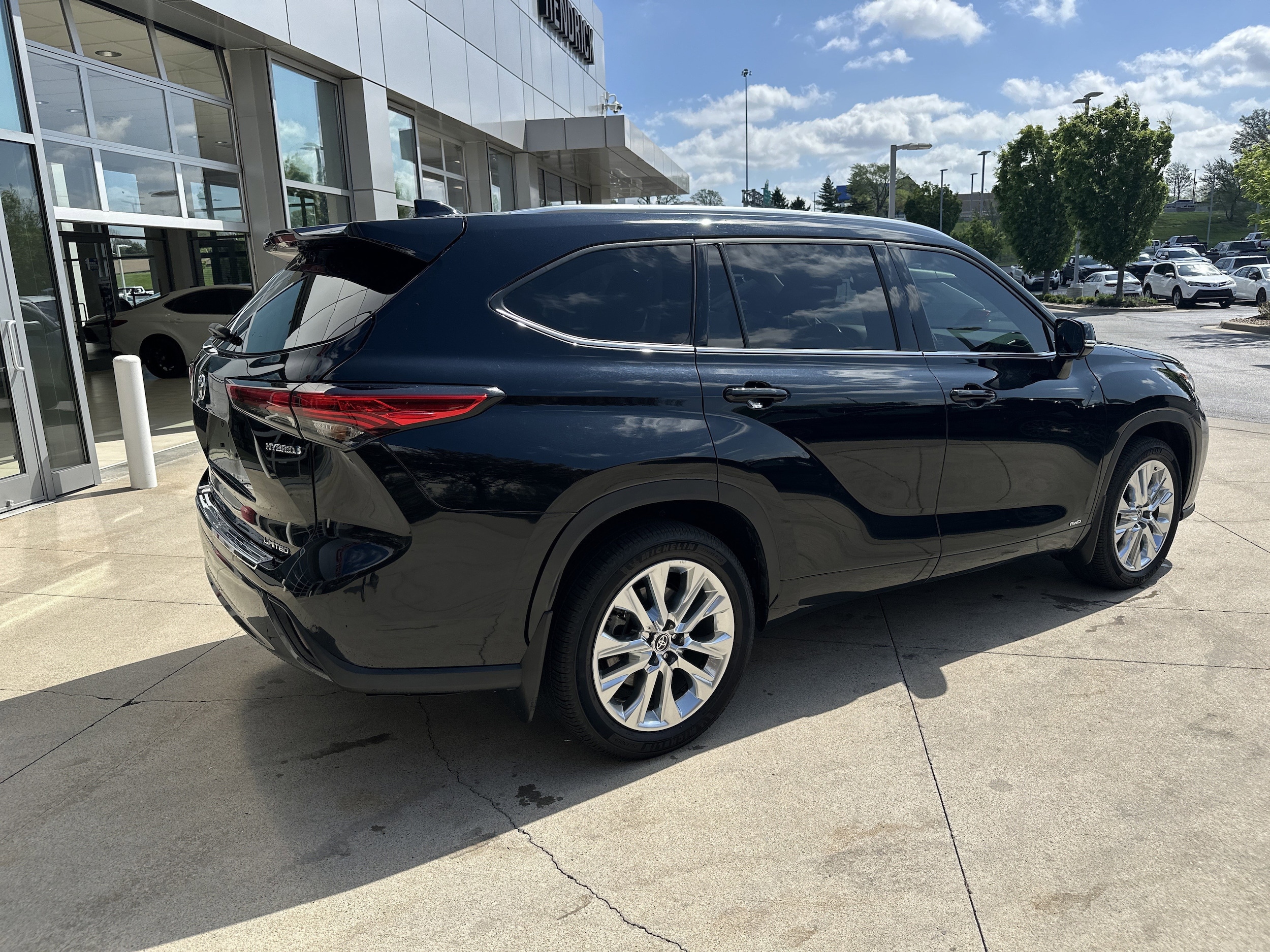 2023 Toyota Highlander Hybrid Limited photo 4