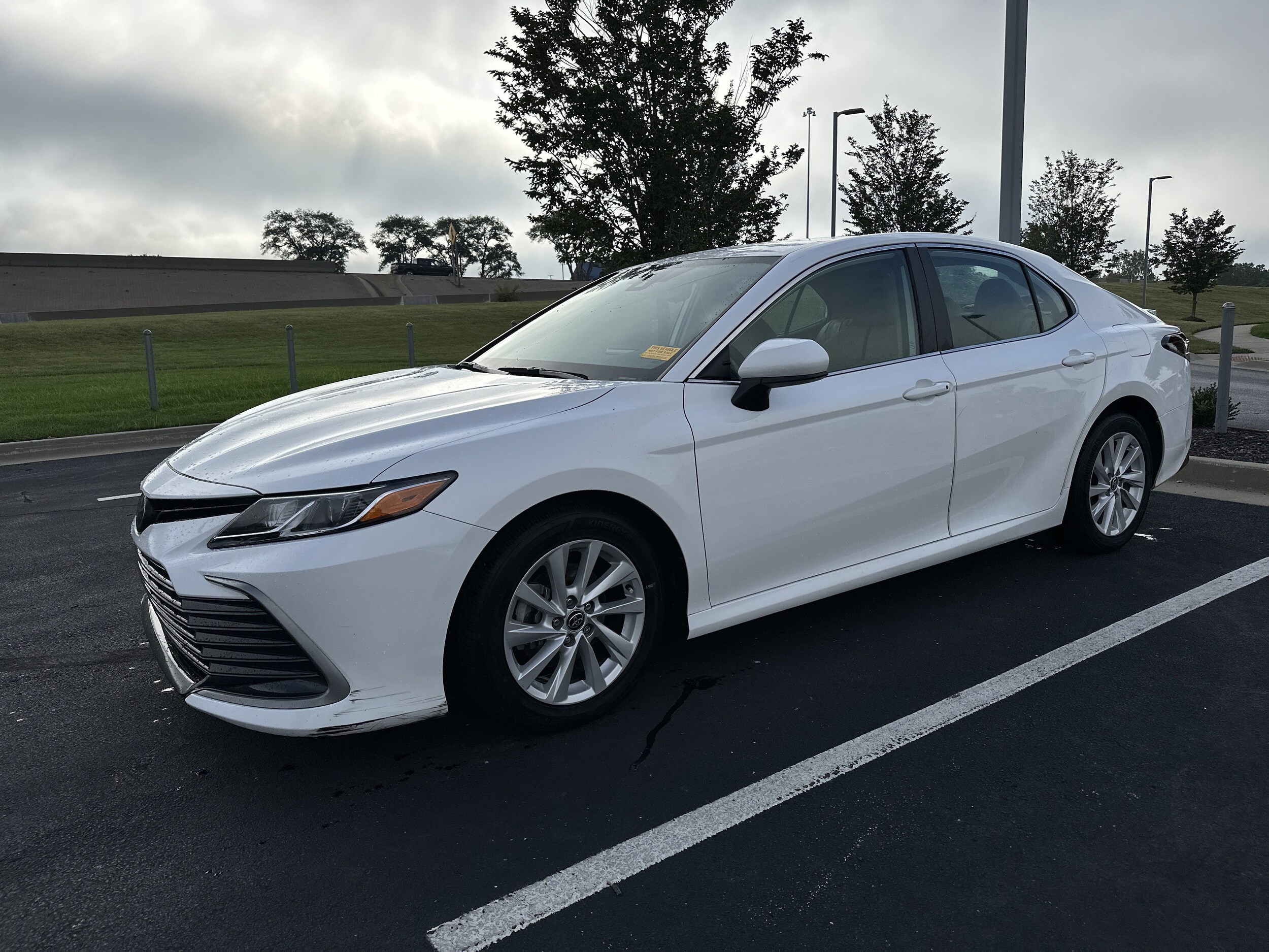 2022 Toyota Camry LE photo 3