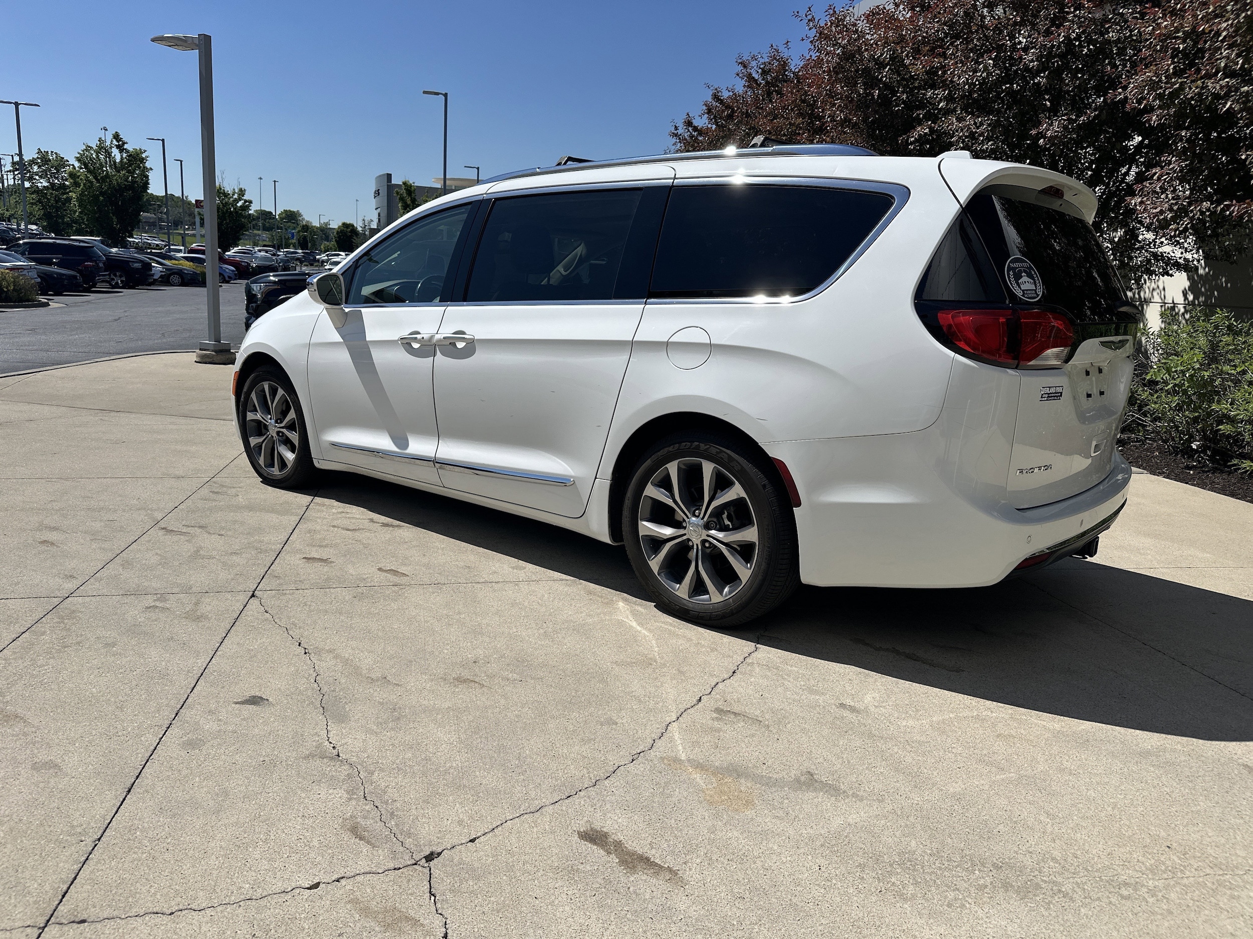 2017 Chrysler Pacifica Limited photo 6