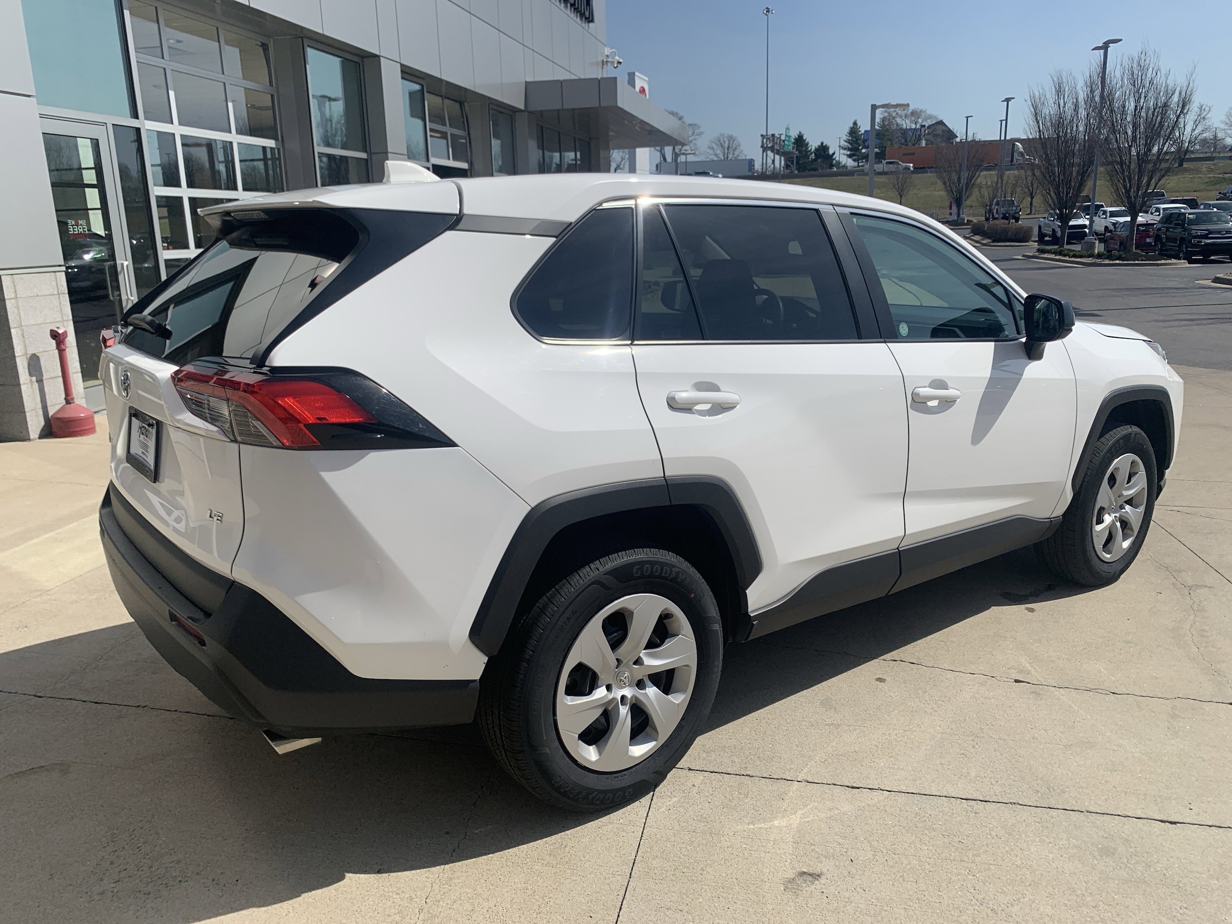 2024 Toyota RAV4 LE photo 5