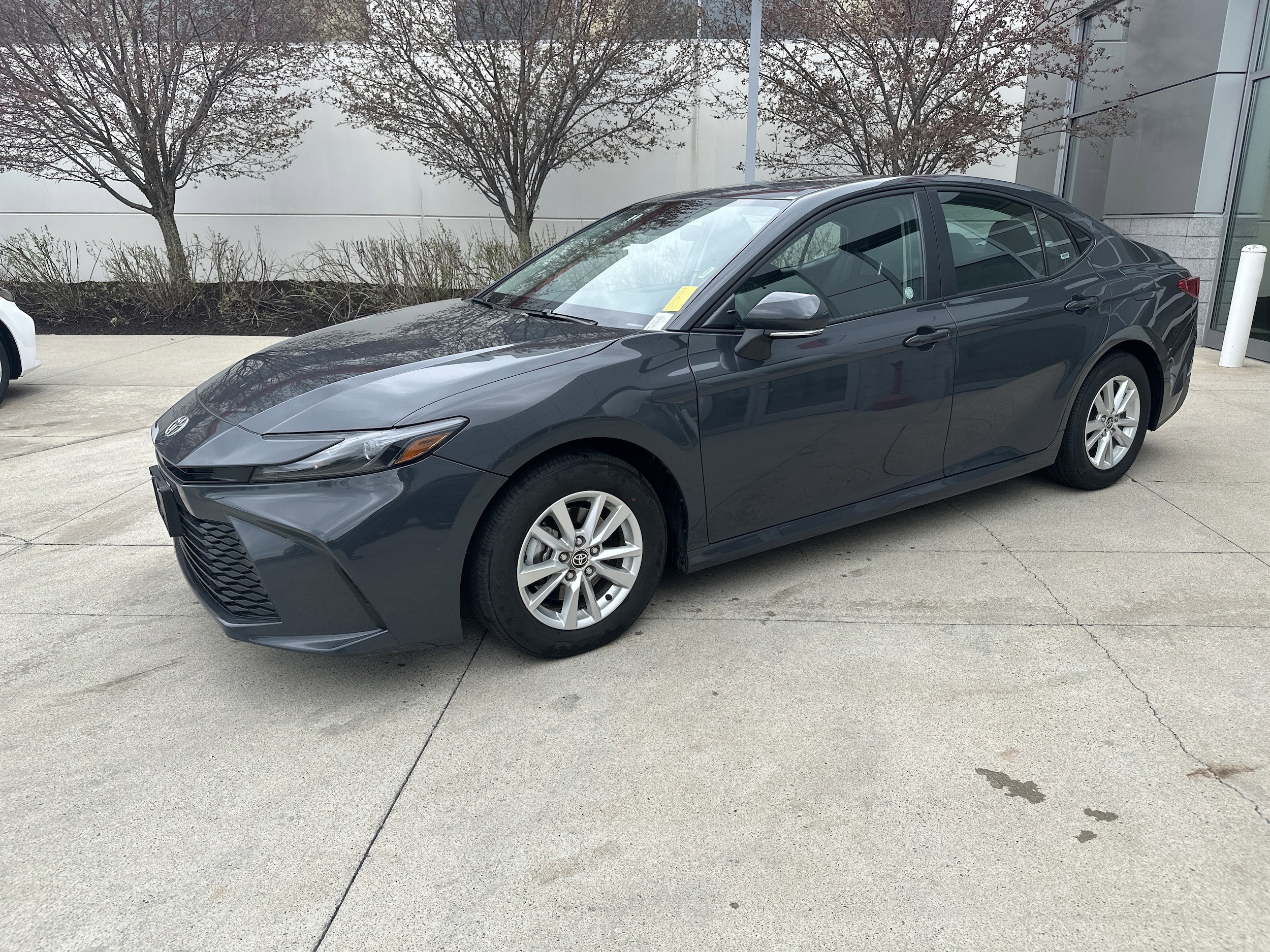 2025 Toyota Camry LE photo 4