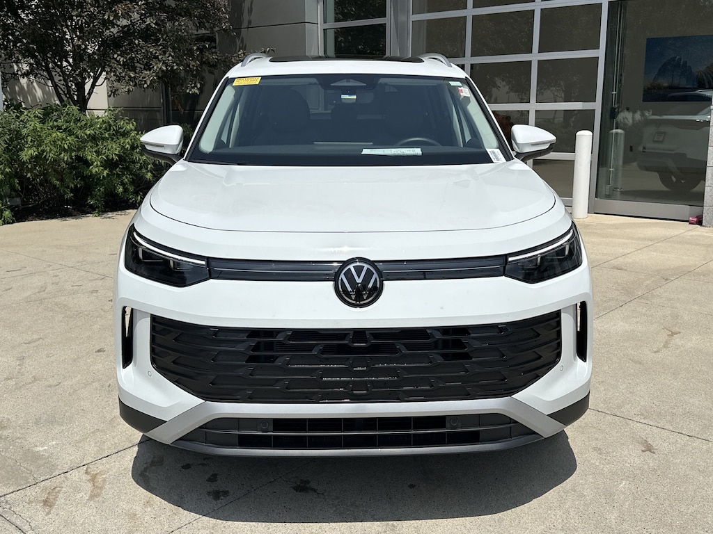 Used 2025 Volkswagen Tiguan SE SUV