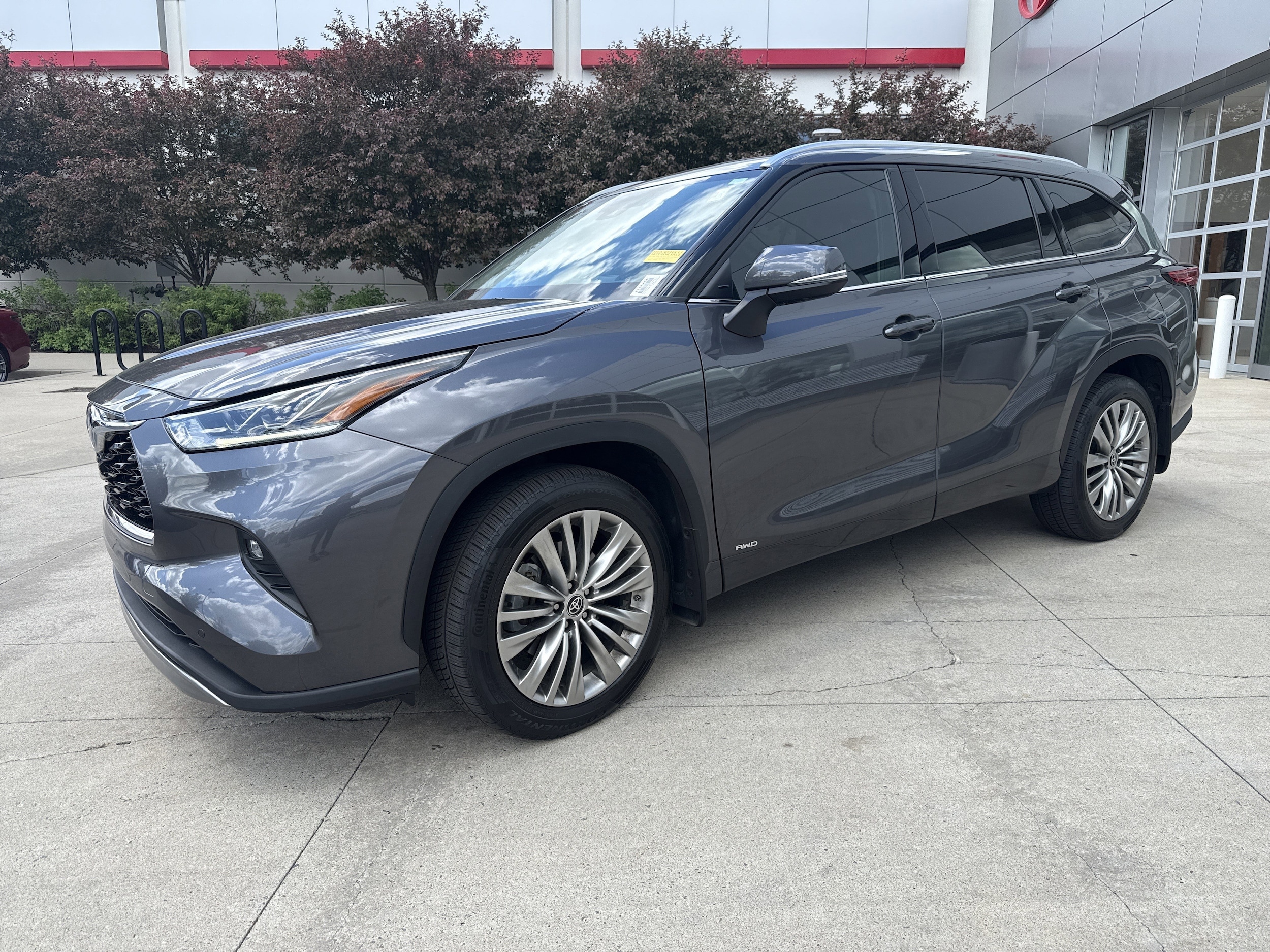 2022 Toyota Highlander Hybrid Platinum photo 4