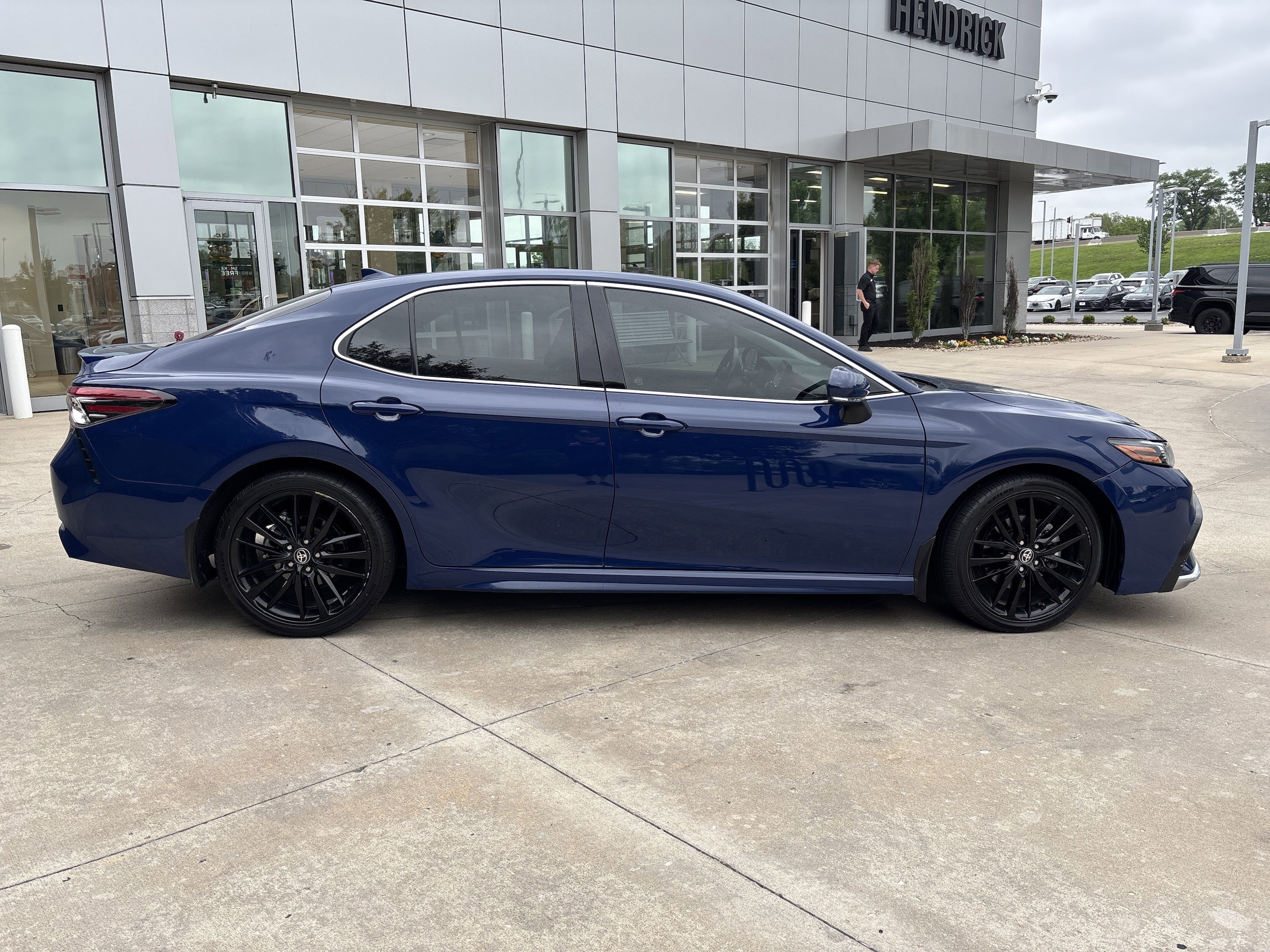 2024 Toyota Camry Hybrid XSE photo 3