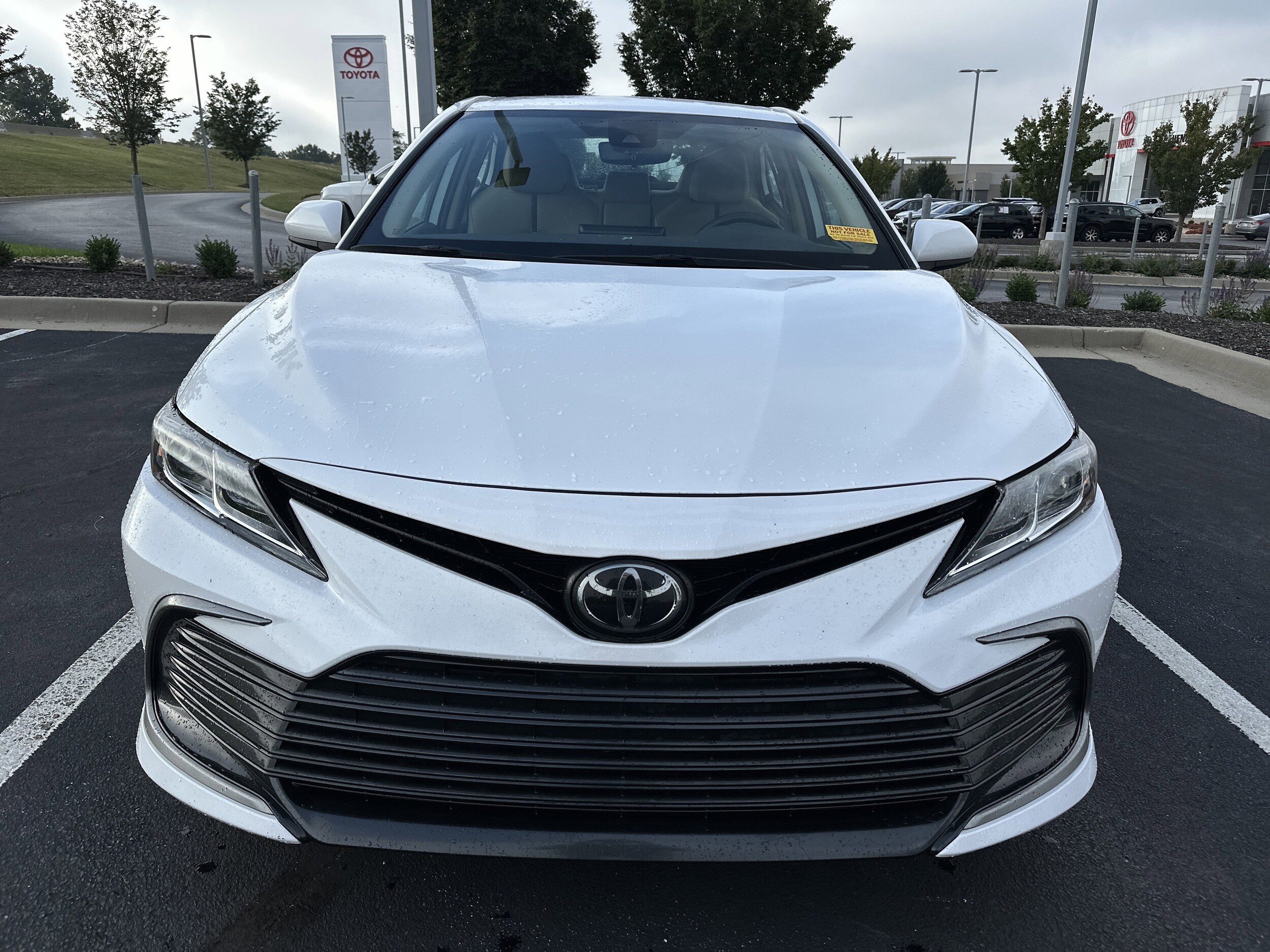 2022 Toyota Camry LE photo 2