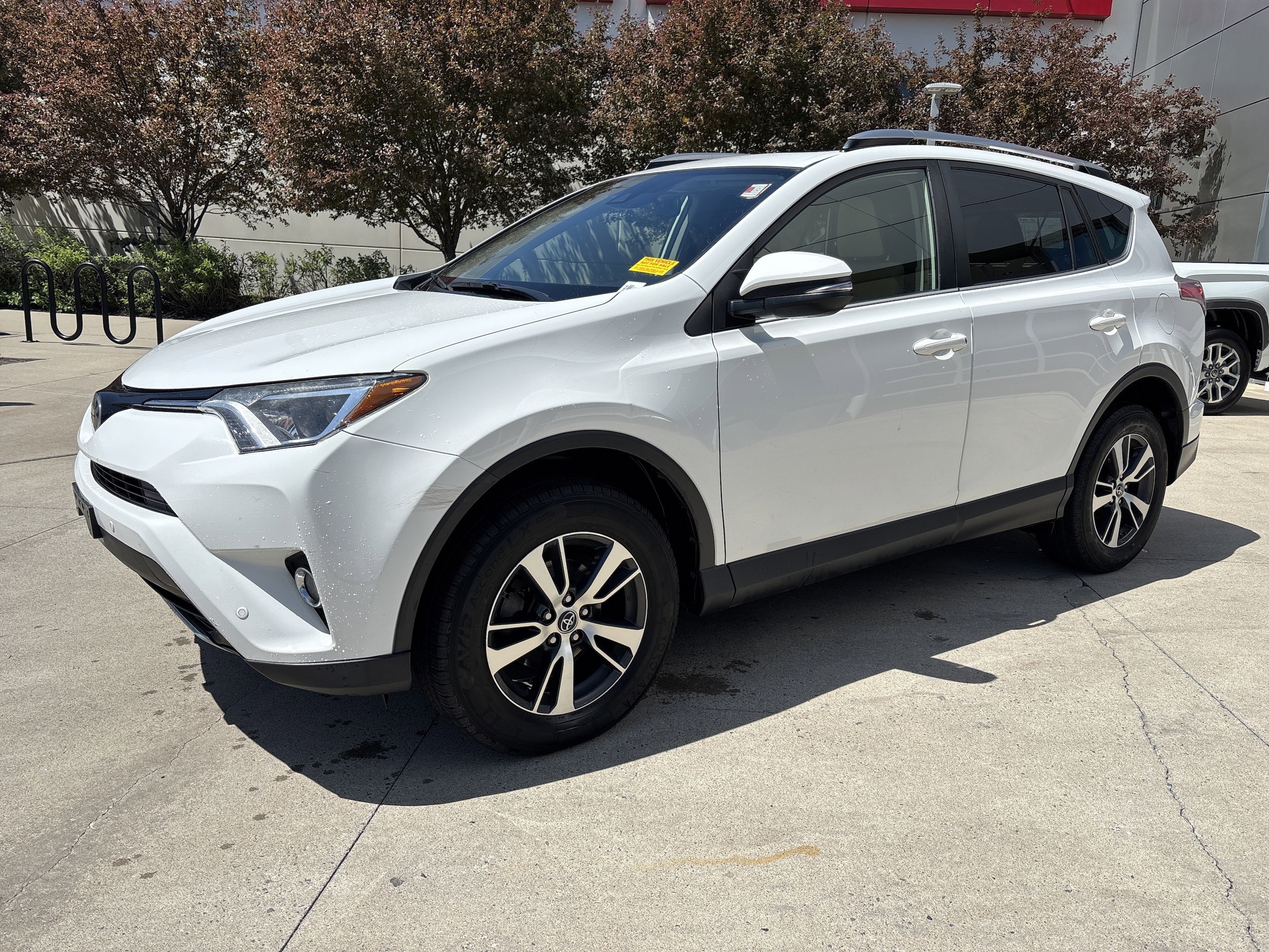 2017 Toyota RAV4 XLE photo 2