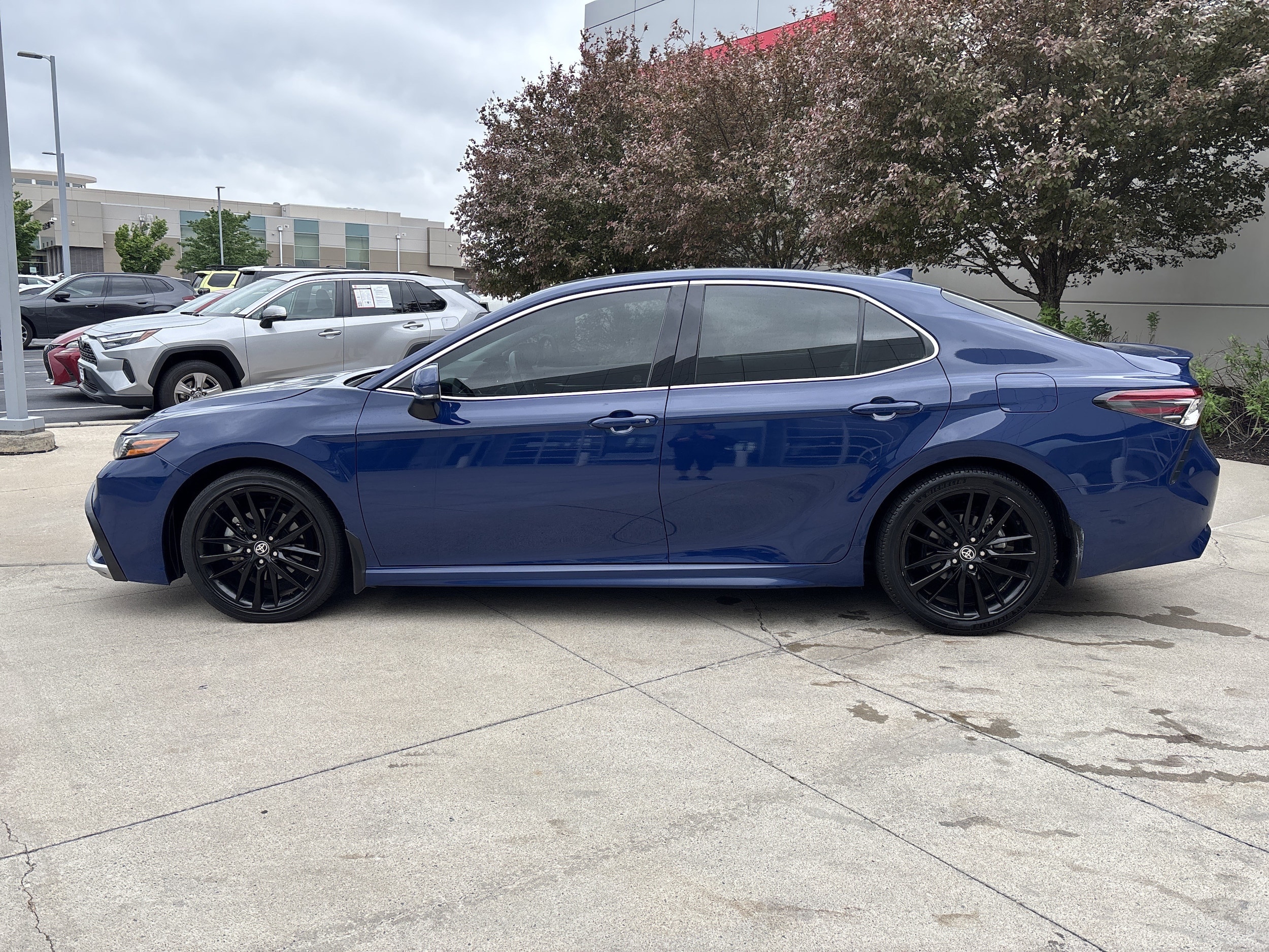 2024 Toyota Camry Hybrid XSE photo 6