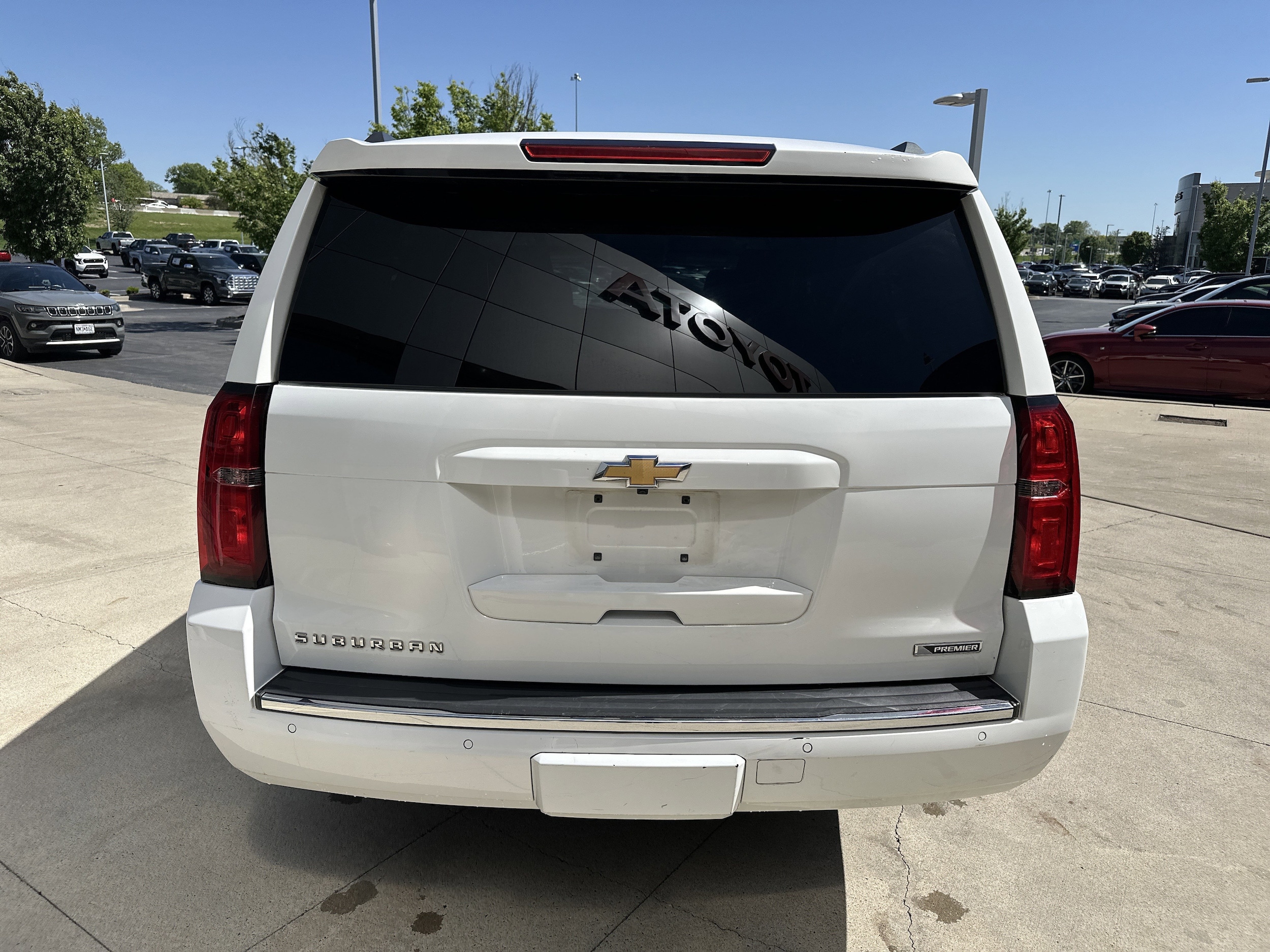 2018 Chevrolet Suburban Premier photo 3