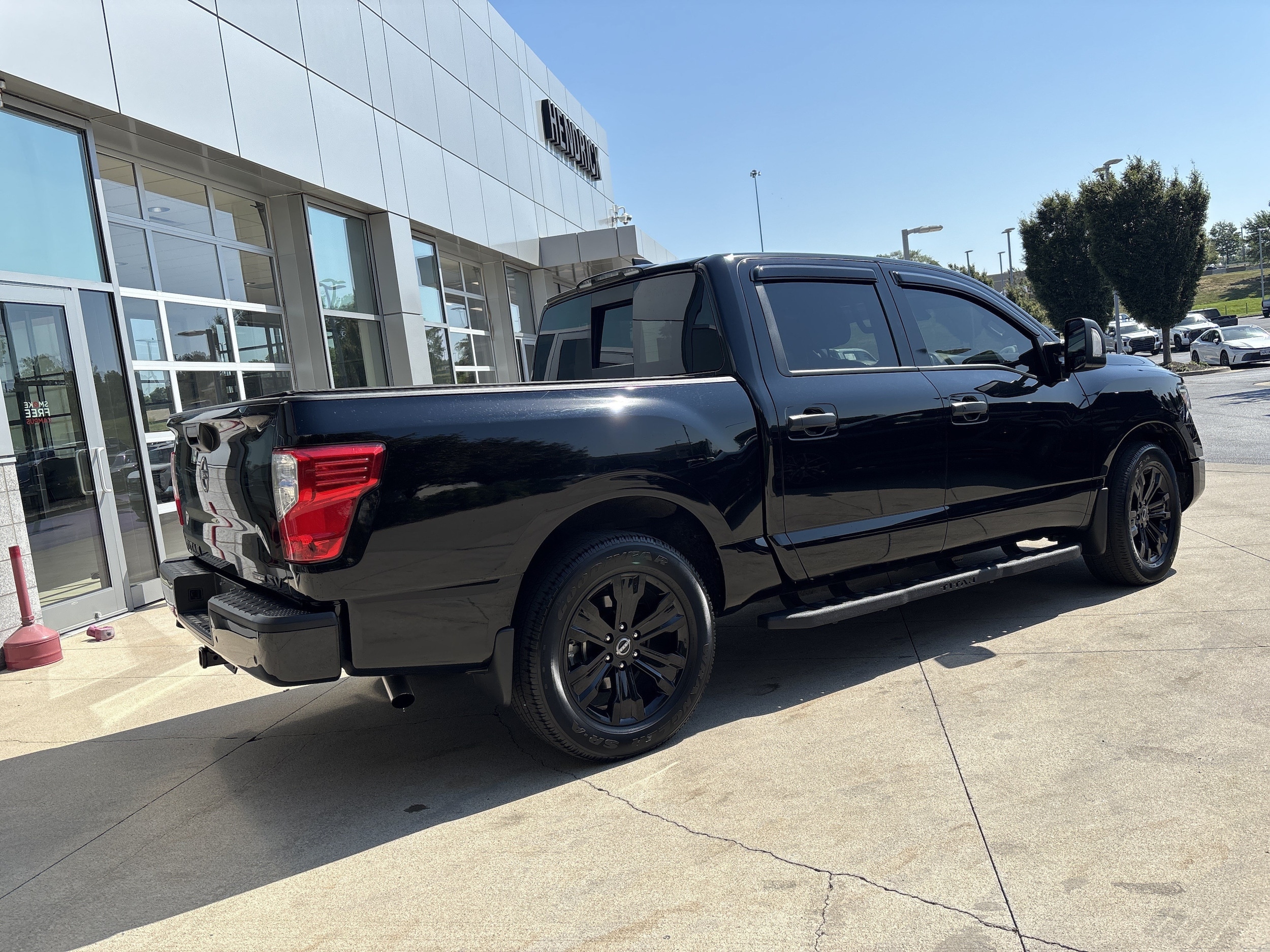 2023 Nissan Titan SV