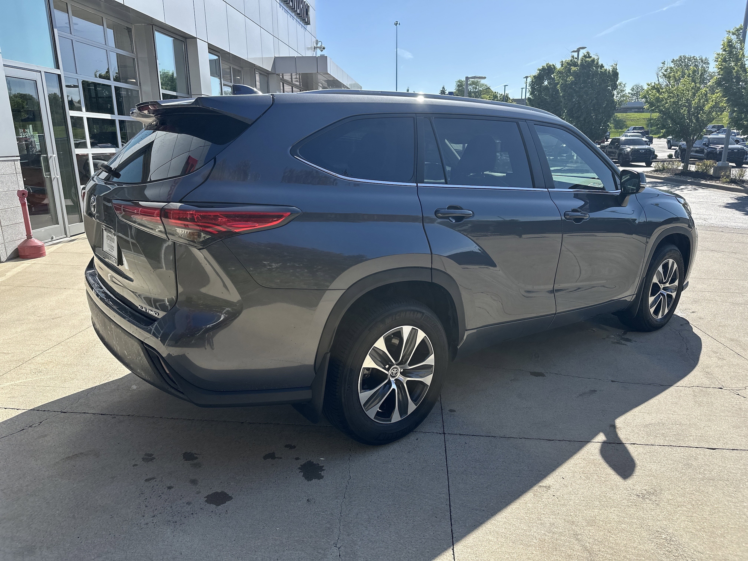 2023 Toyota Highlander XLE photo 5
