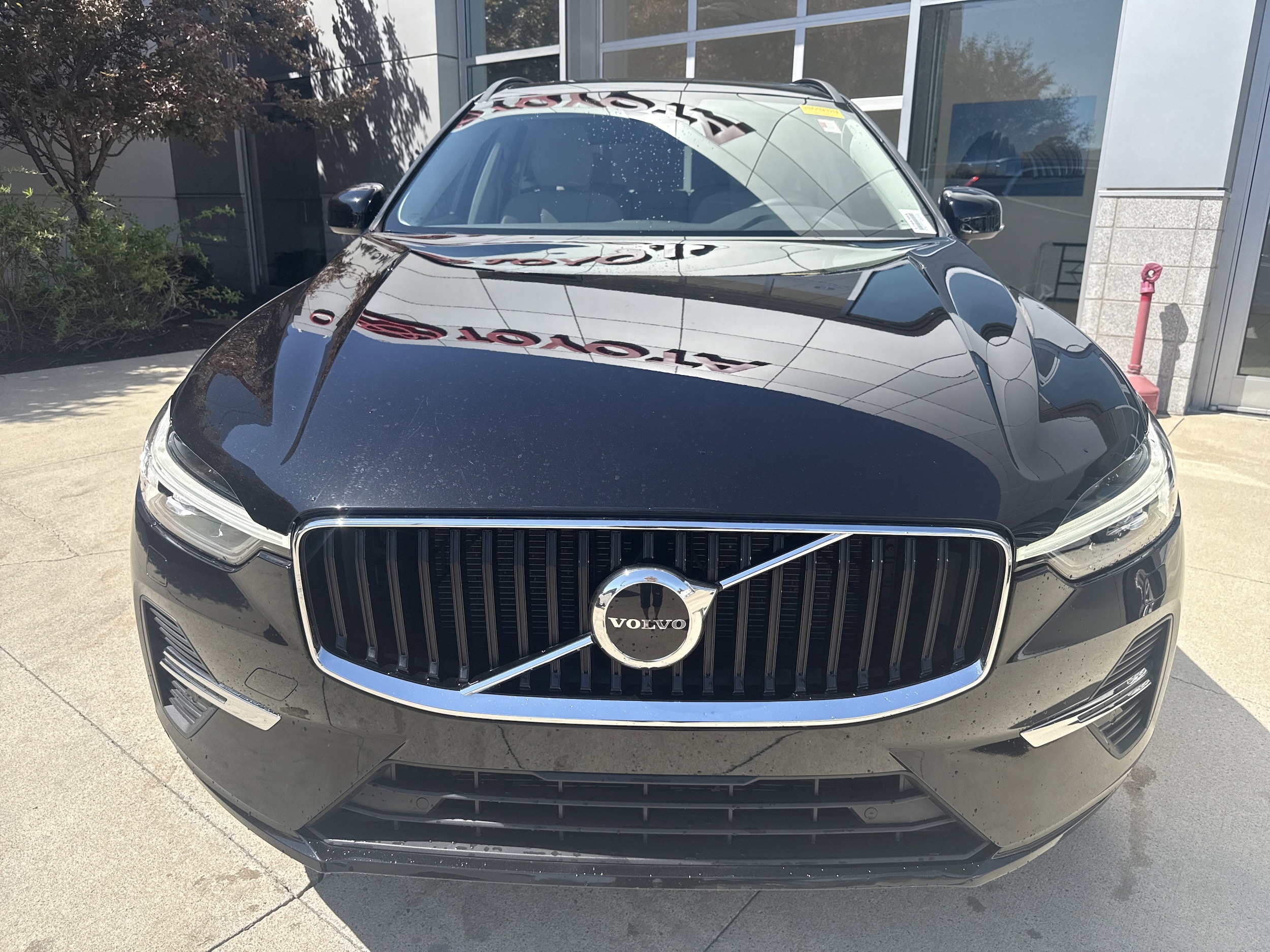 2022 Volvo XC60 Momentum photo 4