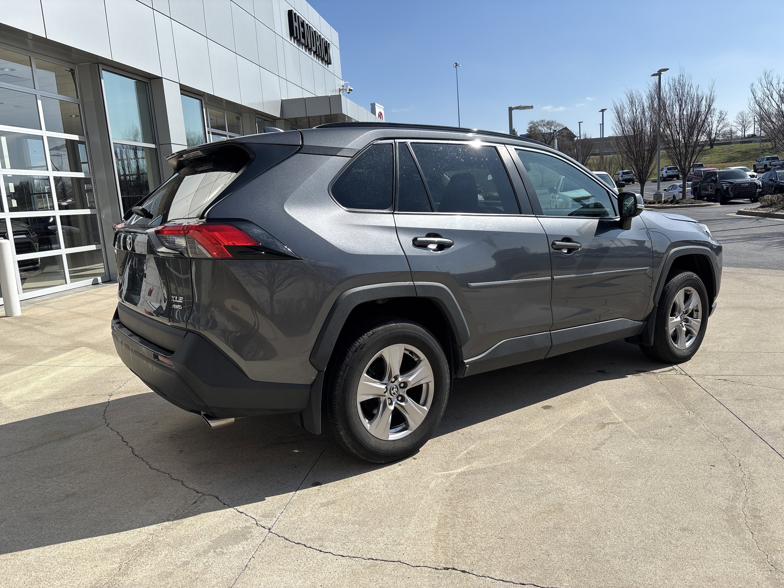 2022 Toyota RAV4 XLE photo 5