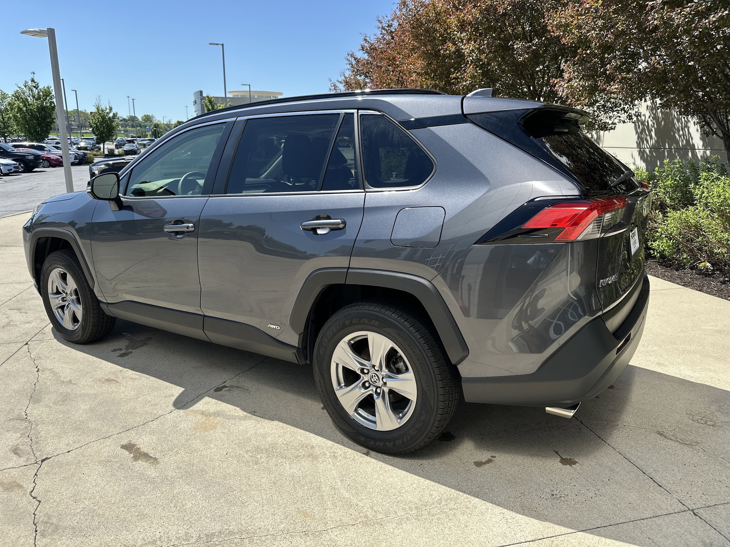 2023 Toyota RAV4 Hybrid XLE photo 5