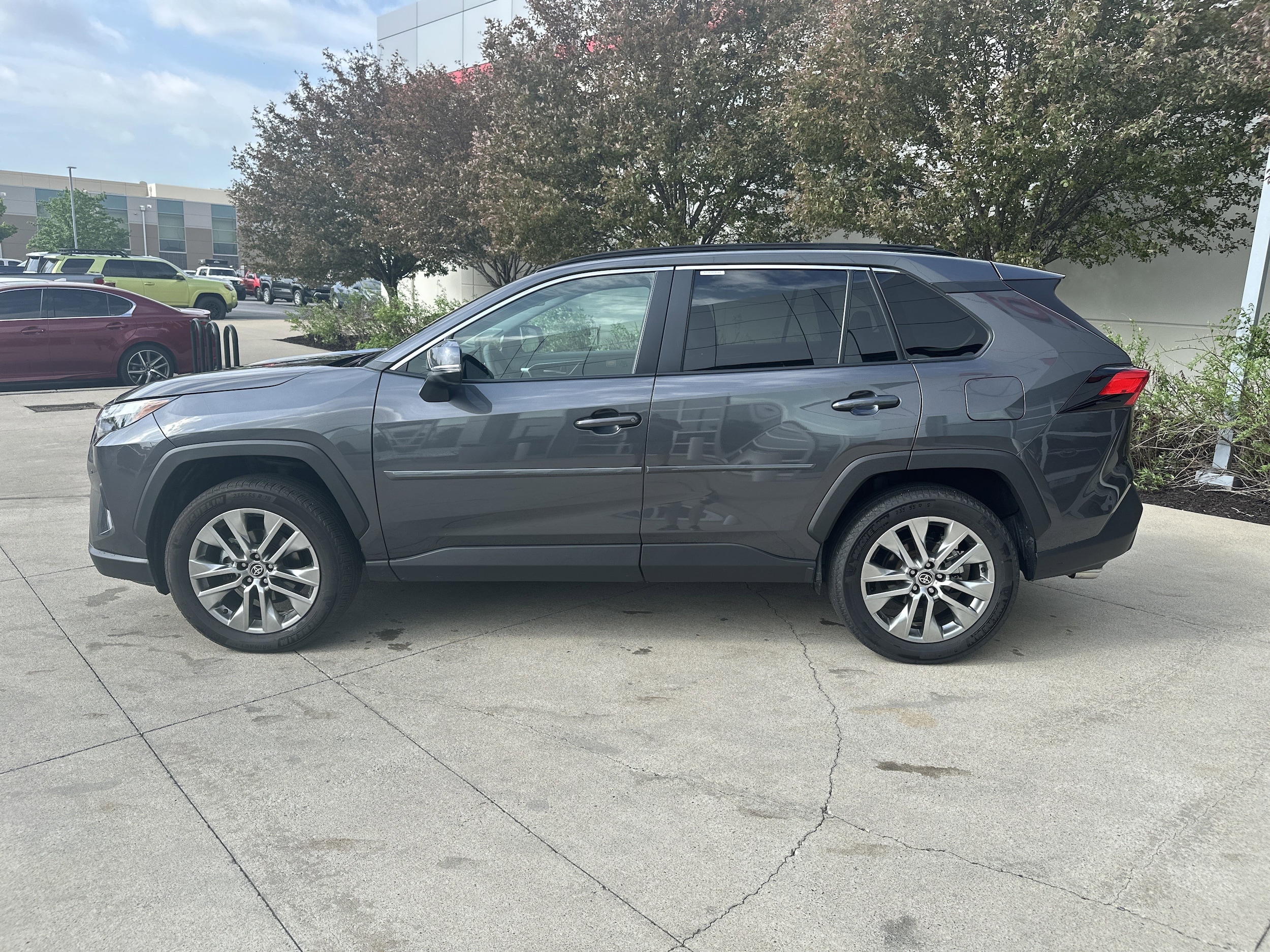 2024 Toyota RAV4 XLE Premium photo 3