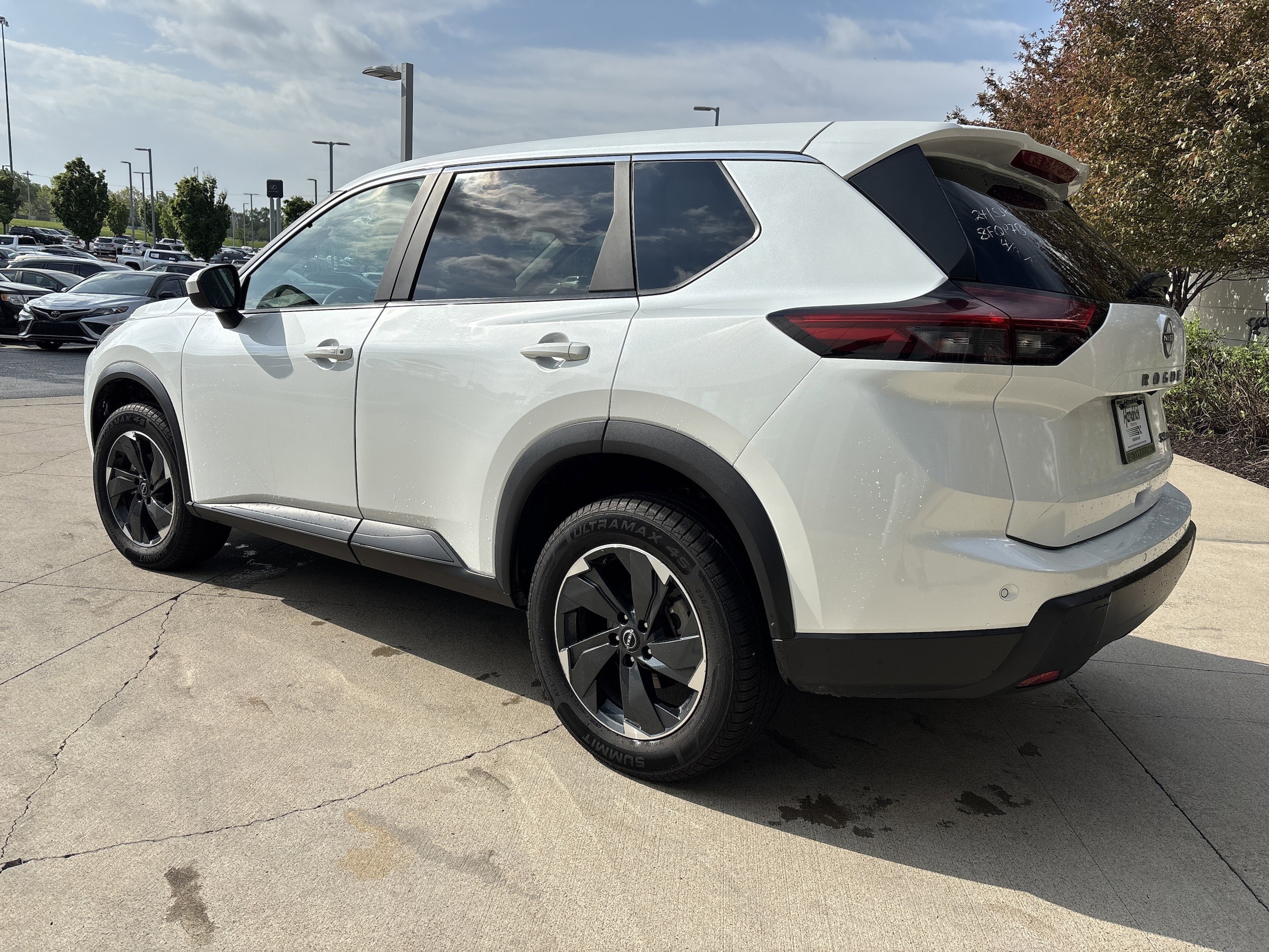 2024 Nissan Rogue SV photo 6