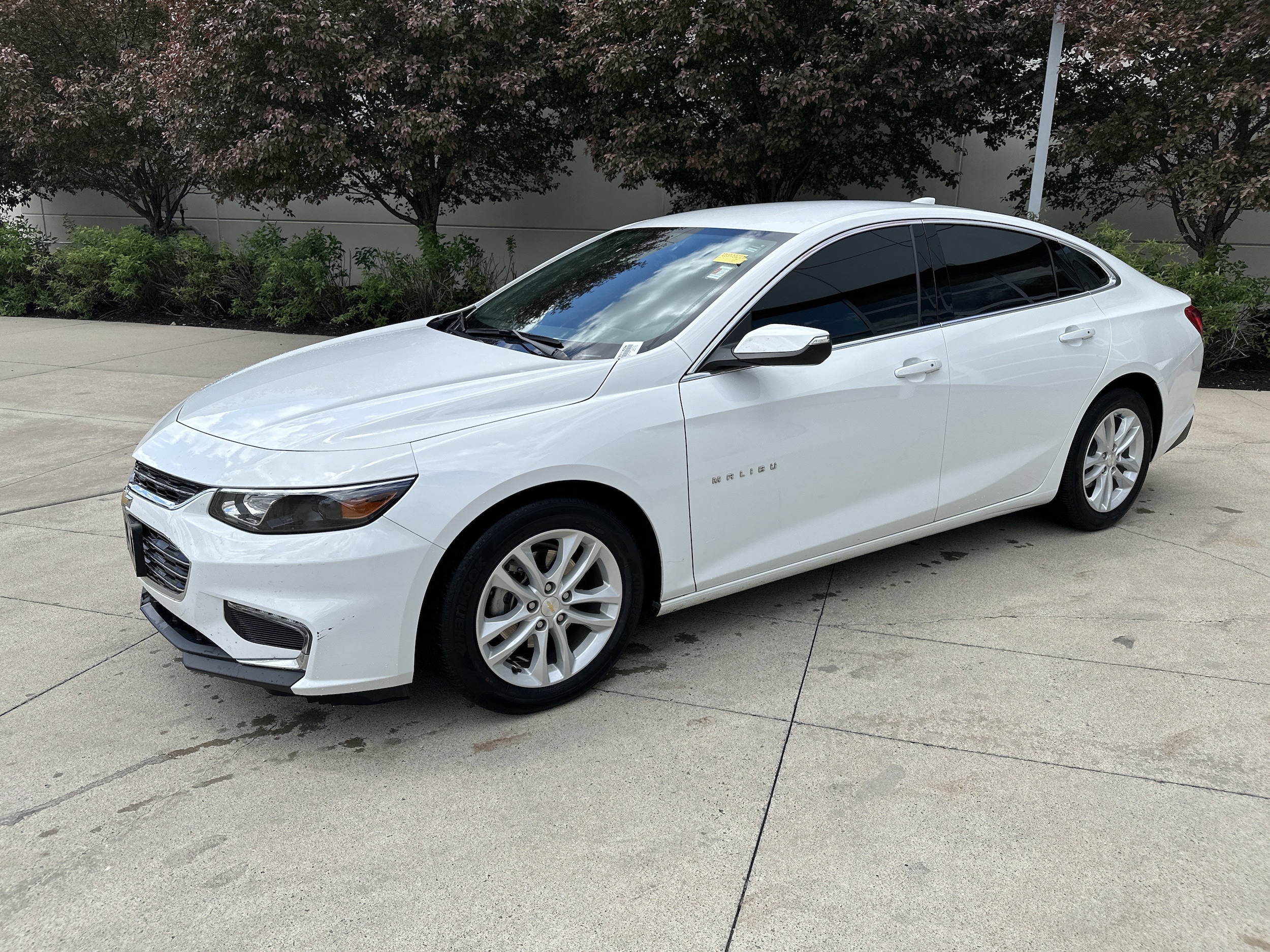 2017 Chevrolet Malibu LT photo 3
