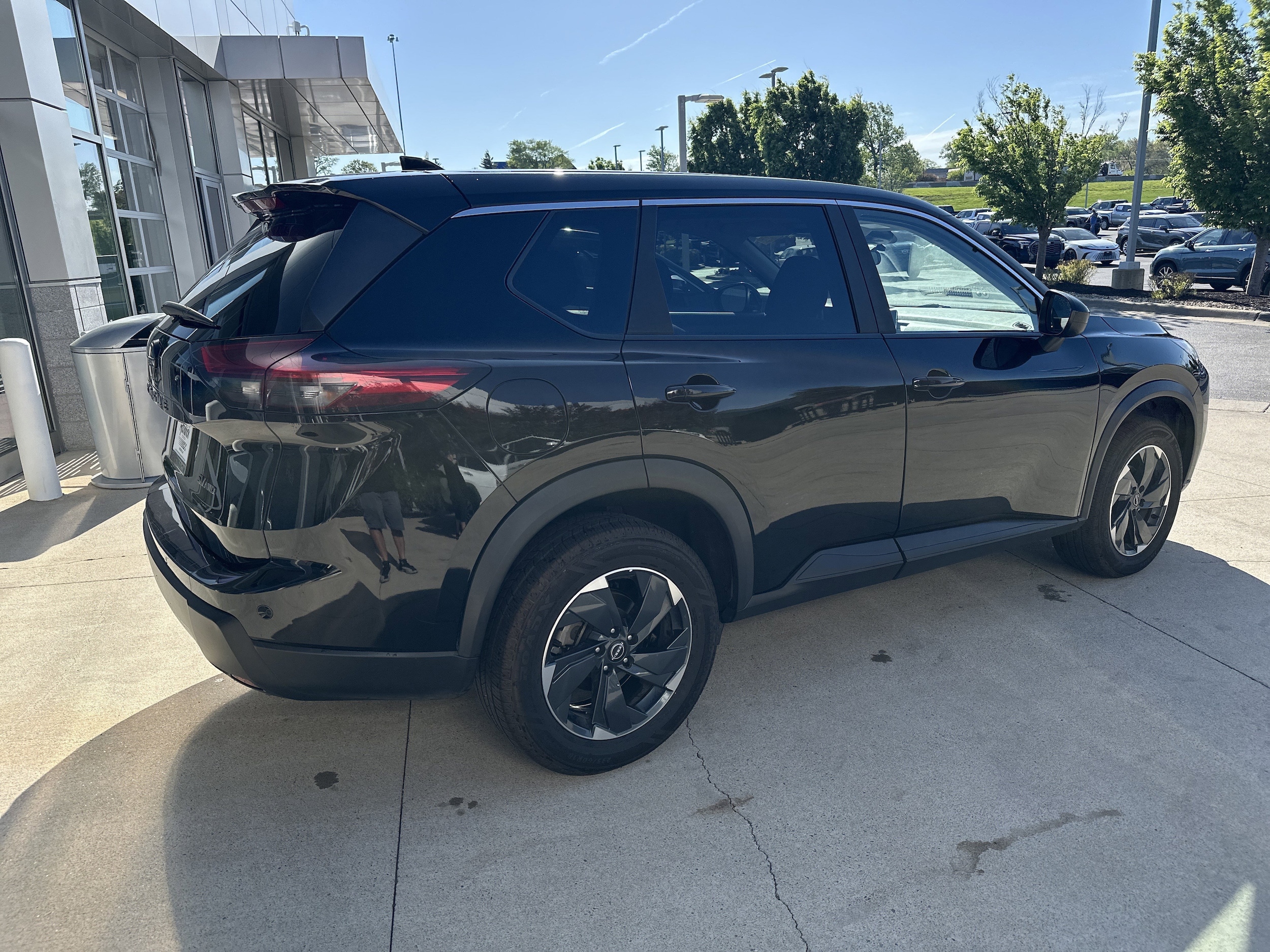 2024 Nissan Rogue SV photo 5