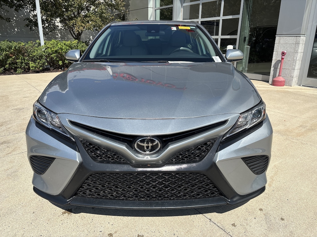 Used 2019 Toyota Camry SE Sedan