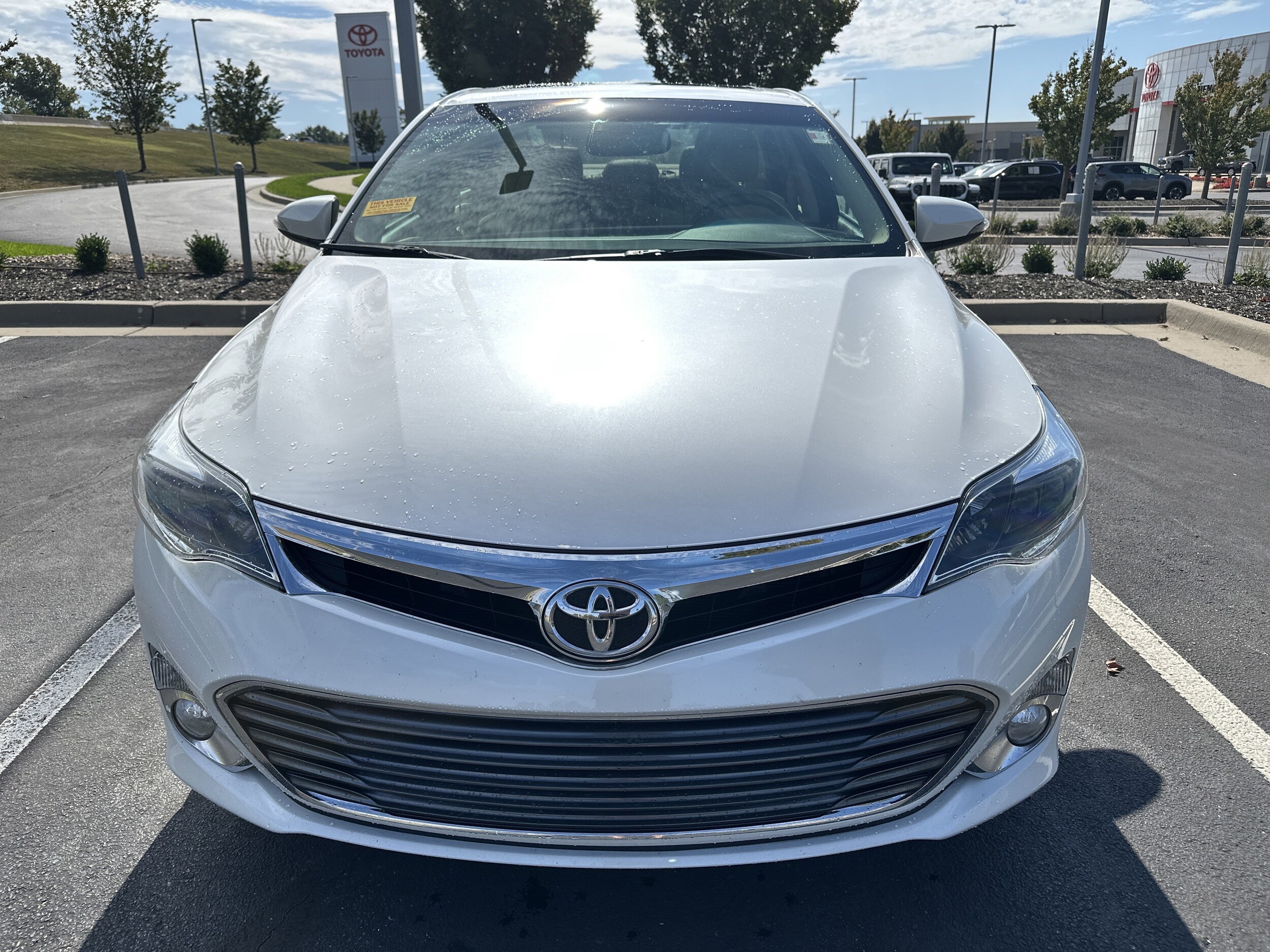 2014 Toyota Avalon Limited photo 2