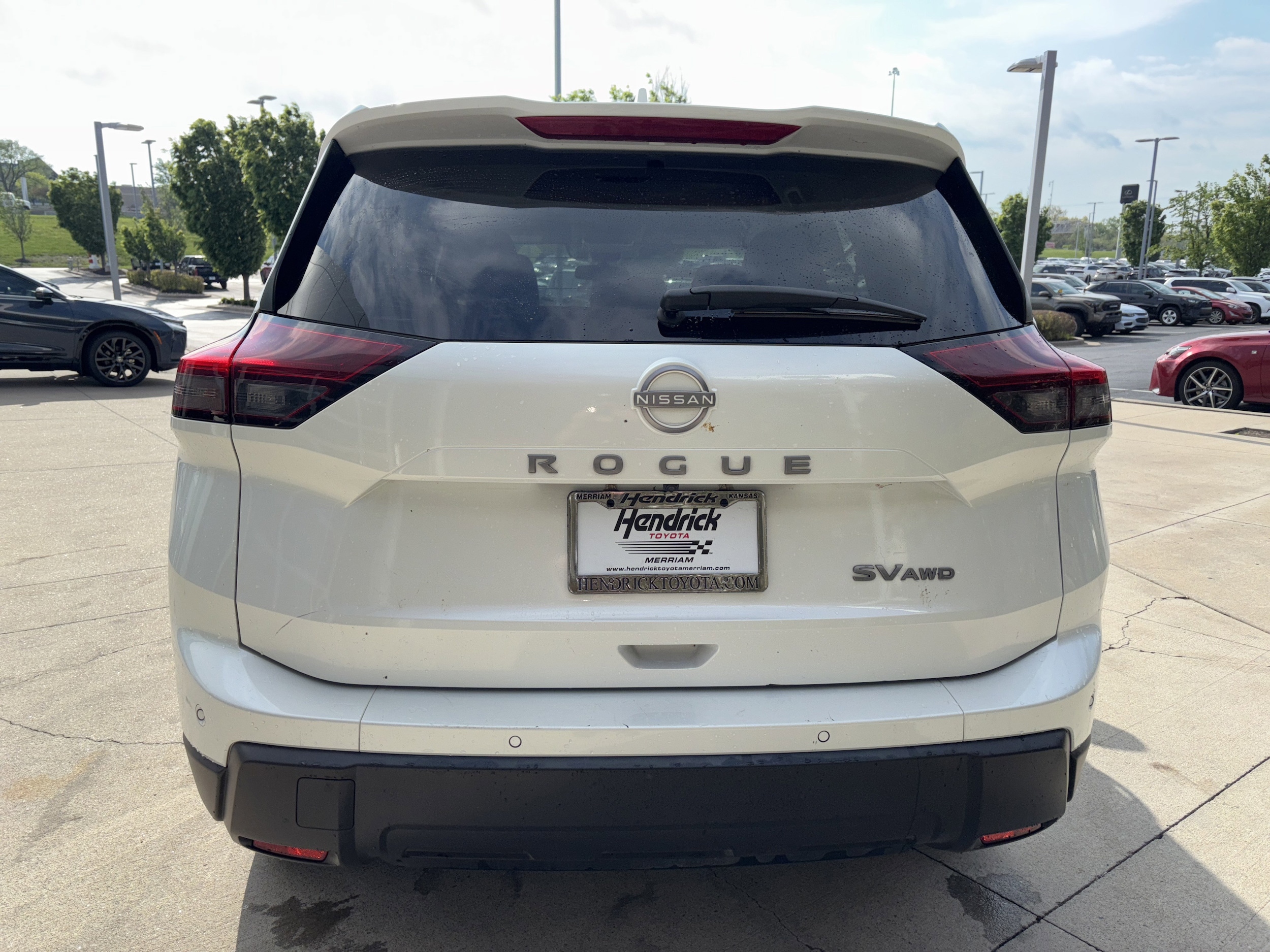 2024 Nissan Rogue SV photo 3