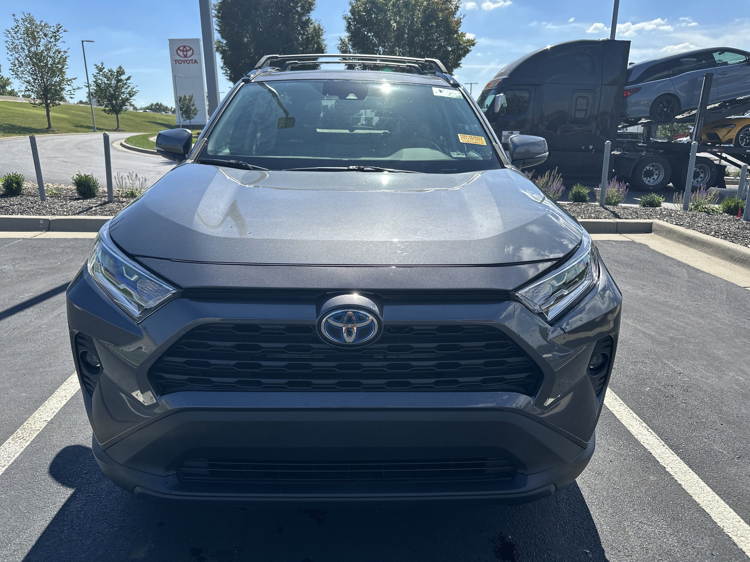 2021 Toyota RAV4 Hybrid XLE photo 2