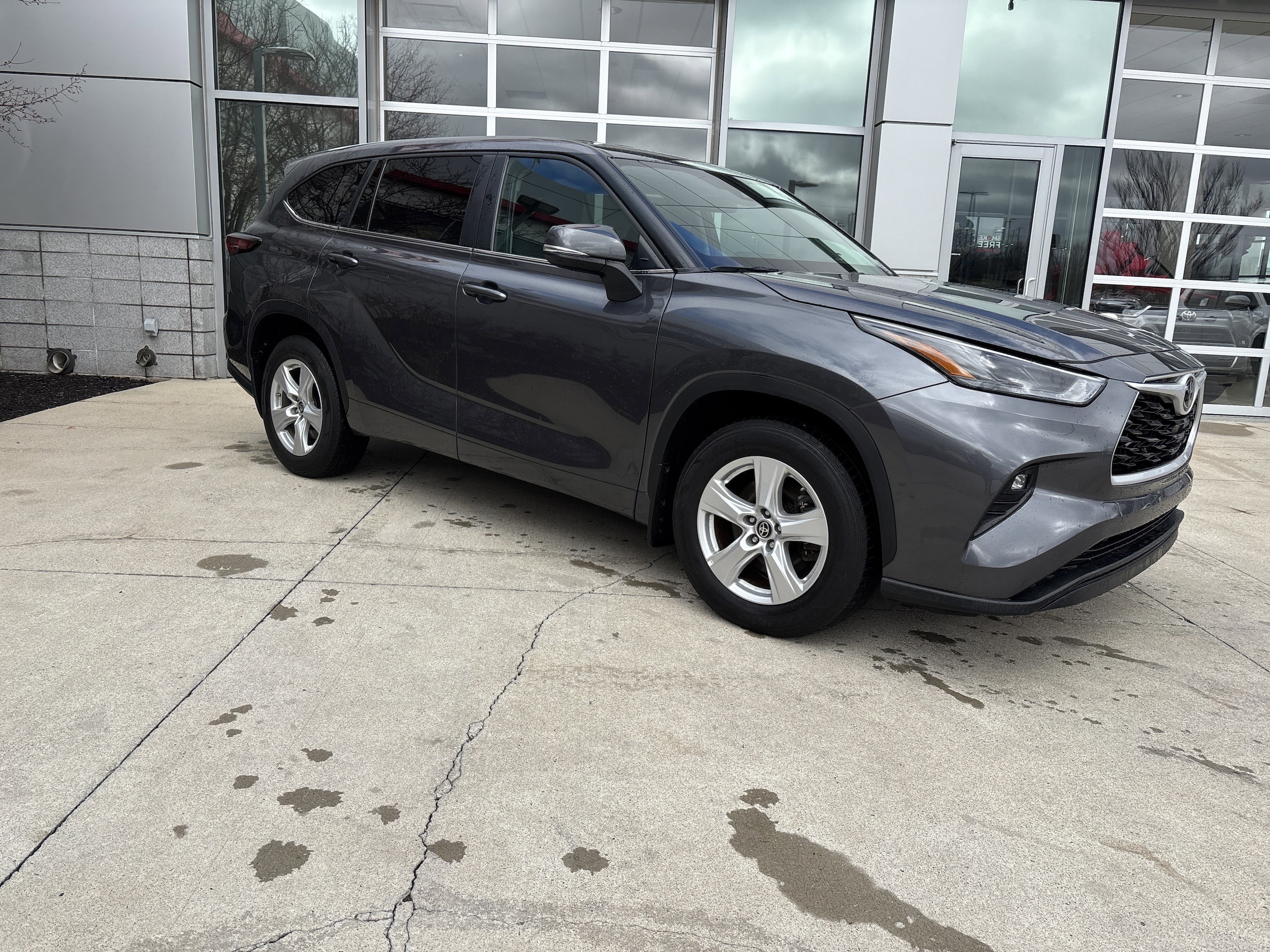 Certified 2024 Toyota Highlander LE with VIN 5TDKDRBH3RS555796 for sale in Kansas City