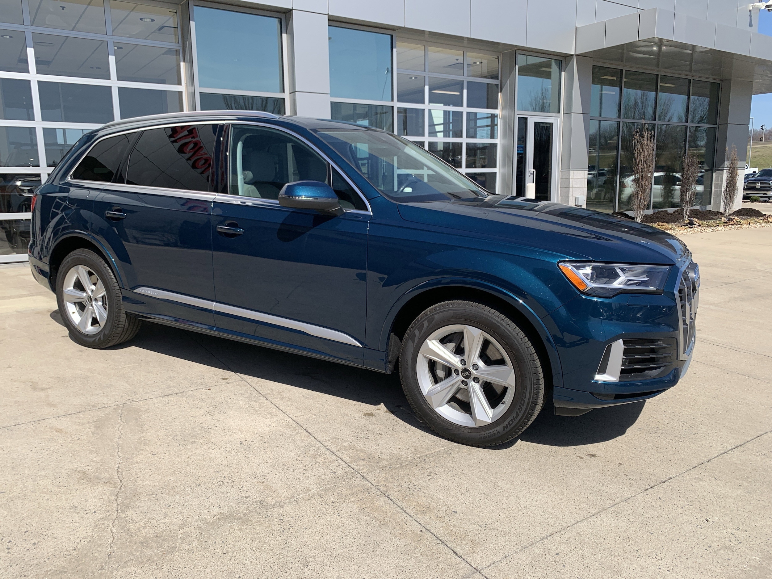 Used 2022 Audi Q7 Premium with VIN WA1AXBF72ND005985 for sale in Kansas City