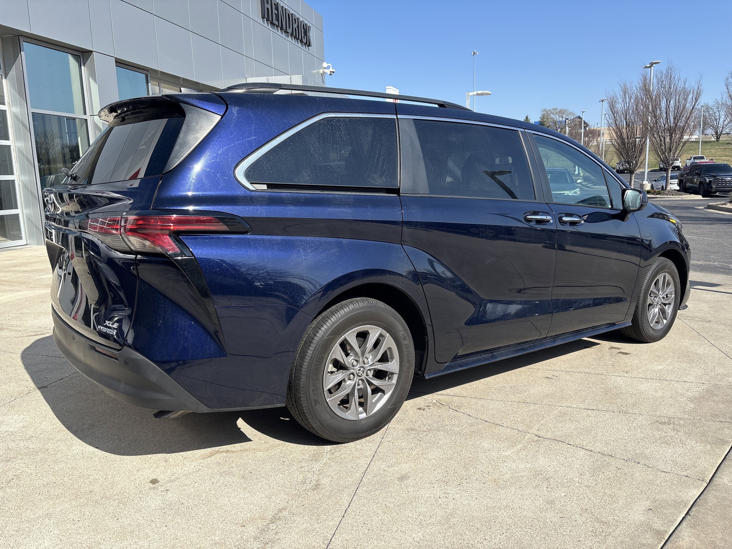 2022 Toyota Sienna XLE photo 5