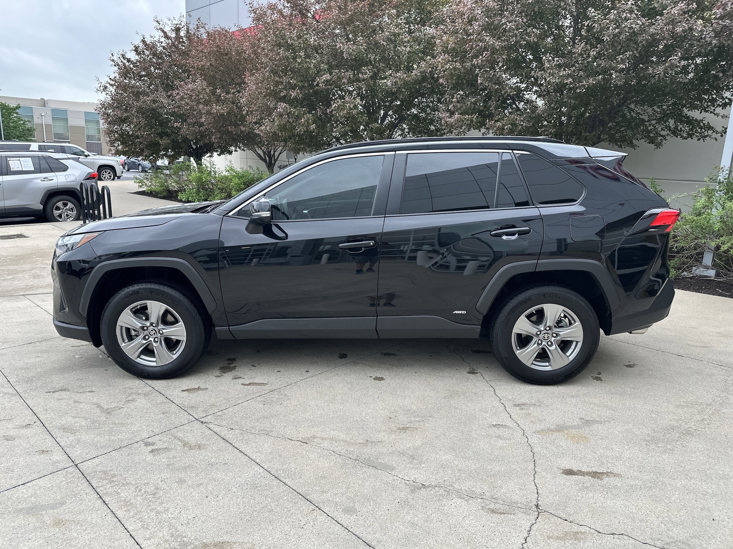 2024 Toyota RAV4 Hybrid LE photo 3