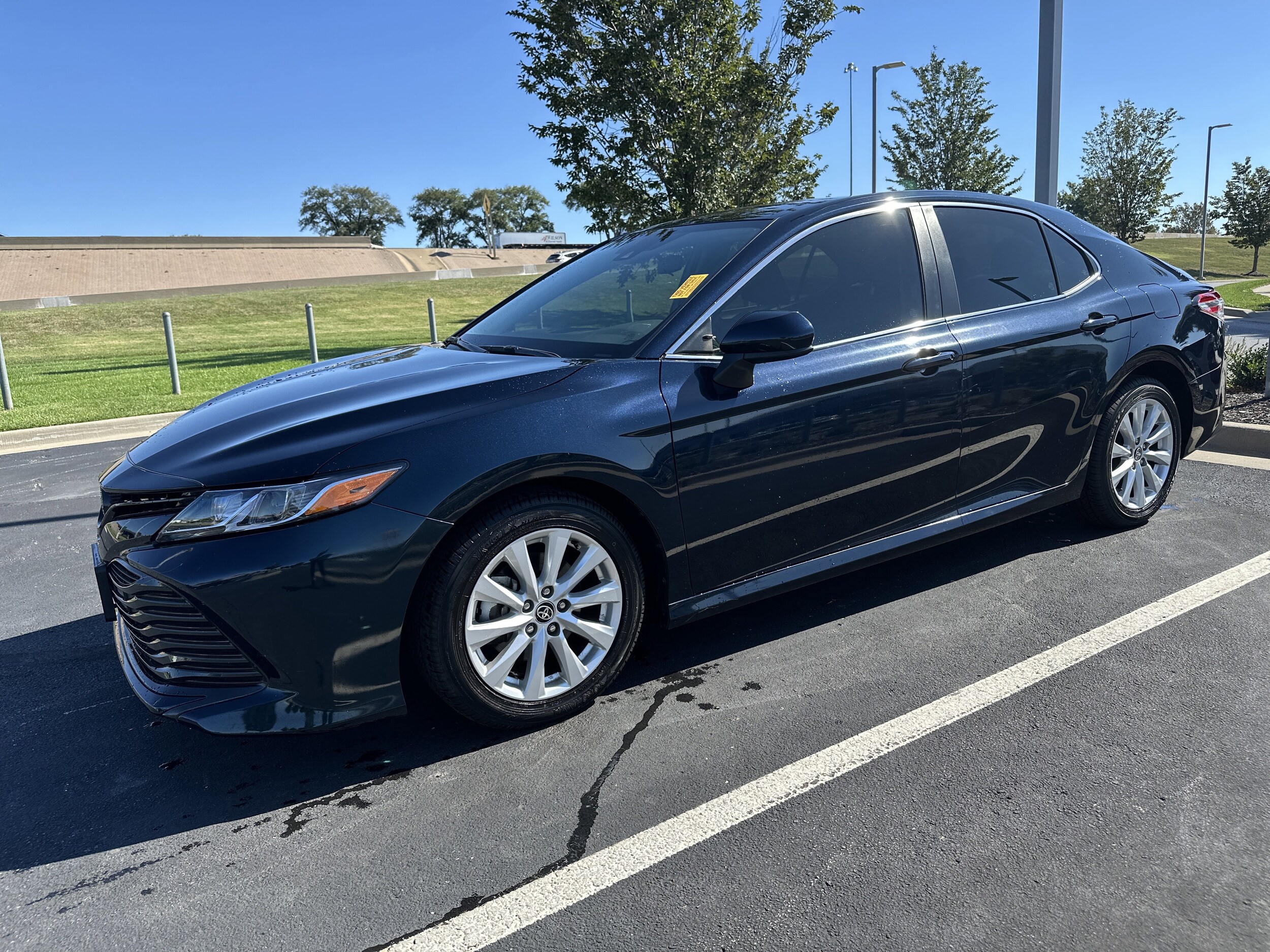 2020 Toyota Camry LE photo 3