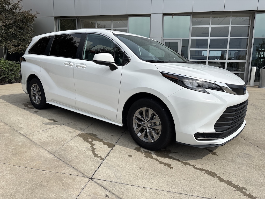 Certified 2025 Toyota Sienna LE Minivan