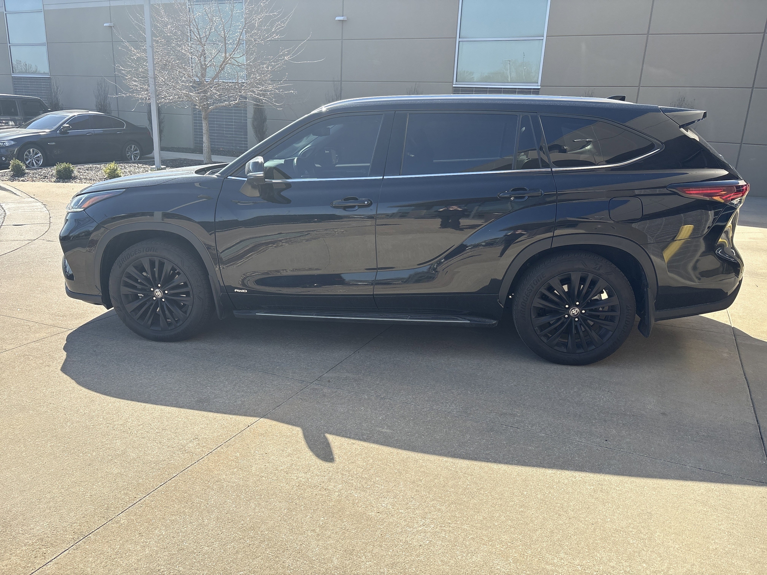 2024 Toyota Highlander Hybrid Platinum photo 5