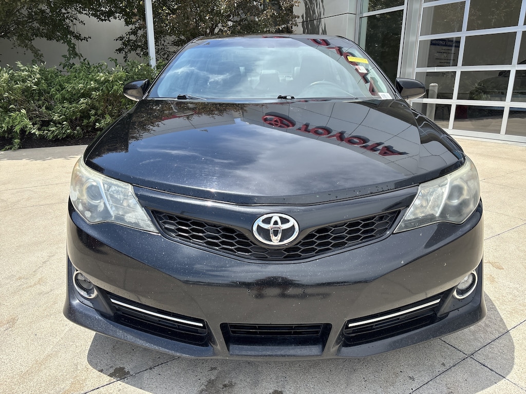 Used 2014 Toyota Camry SE Sedan