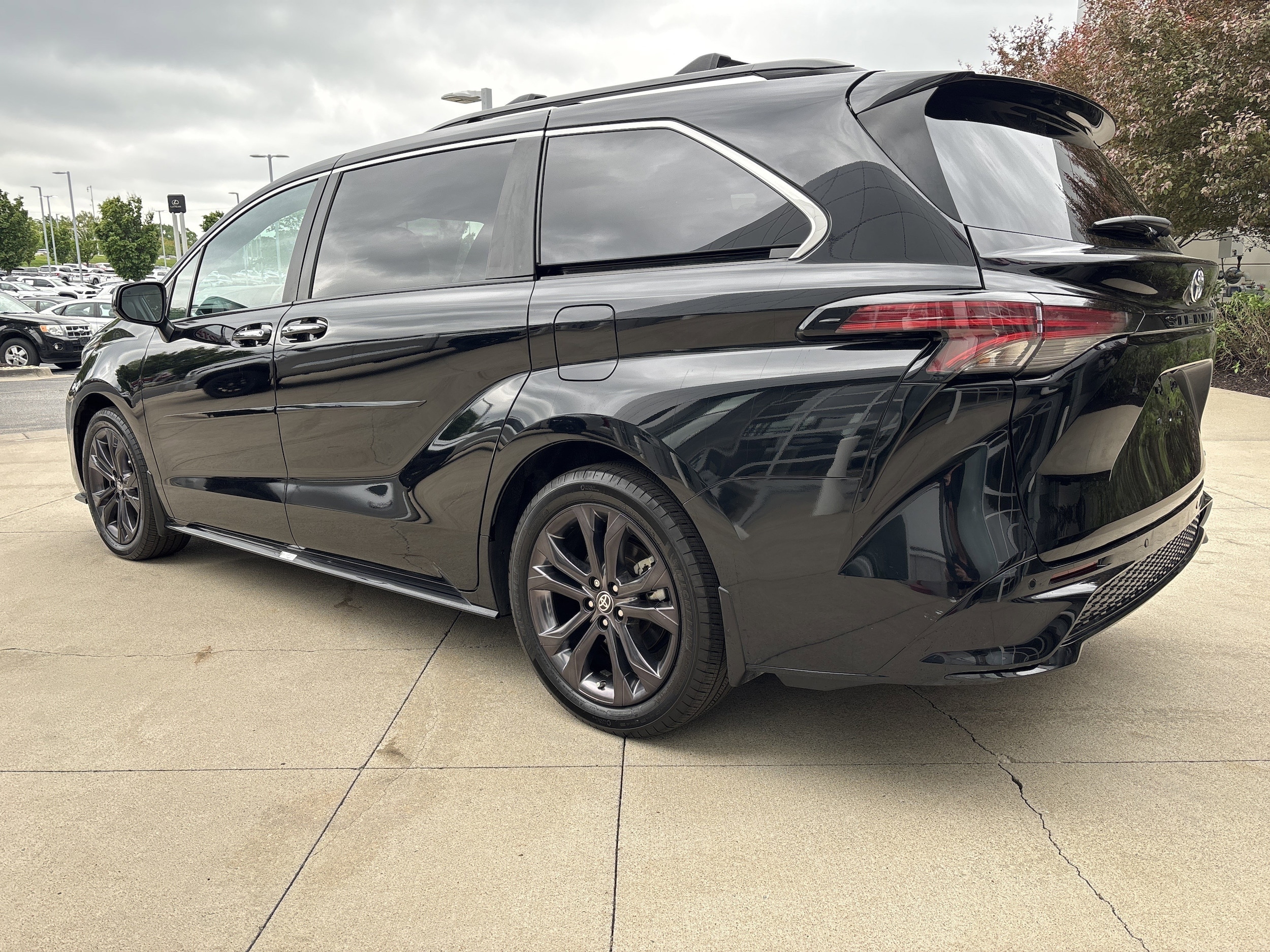 2024 Toyota Sienna XSE photo 5