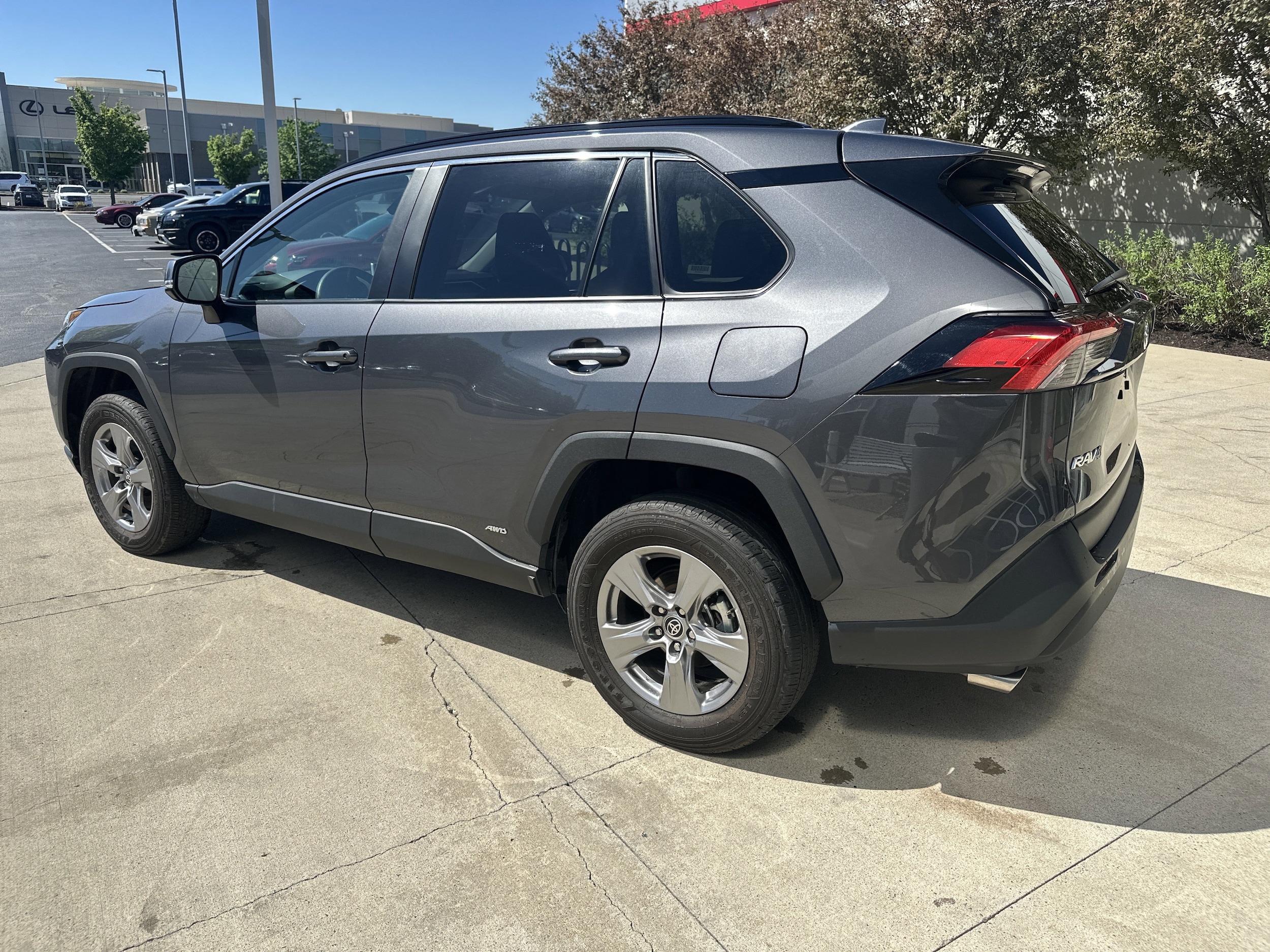 2025 Toyota RAV4 Hybrid XLE photo 6