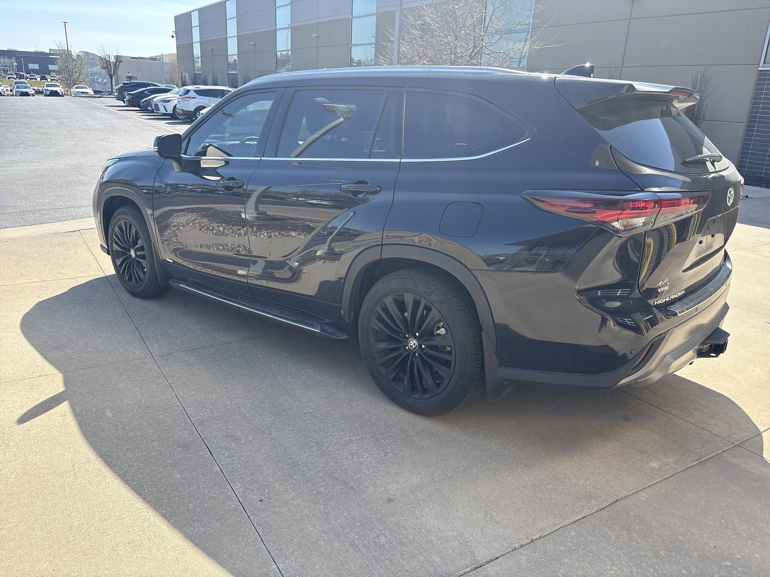 2024 Toyota Highlander Hybrid Platinum photo 6